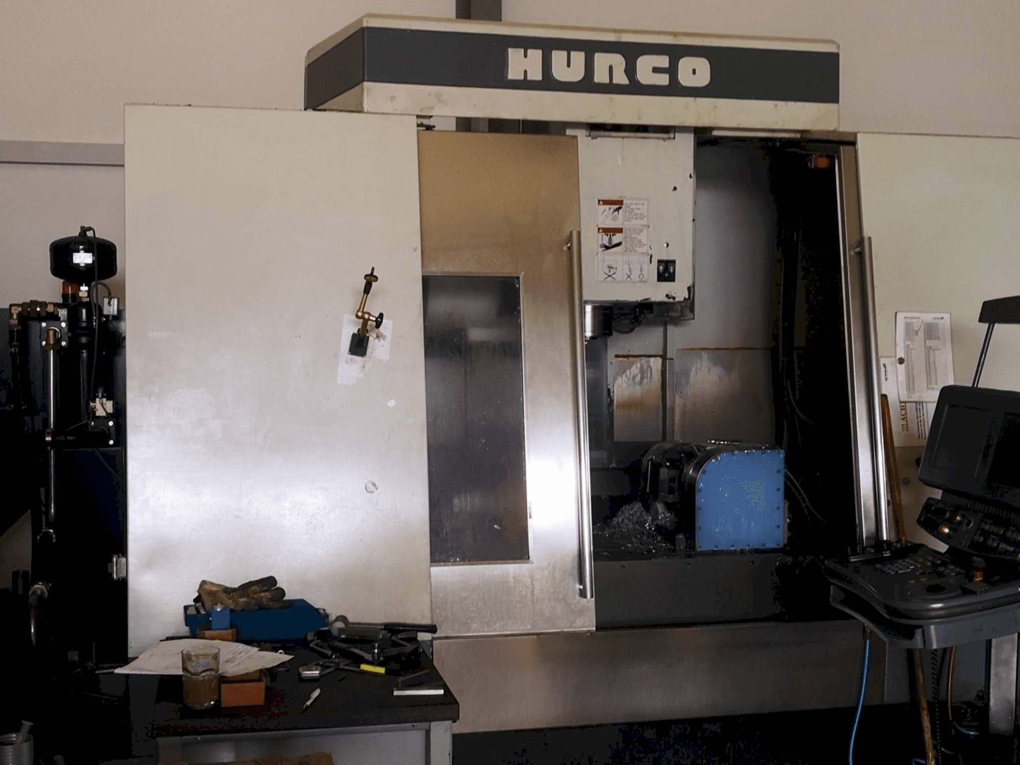 A Hurco VM 50/40T gép elölnézete