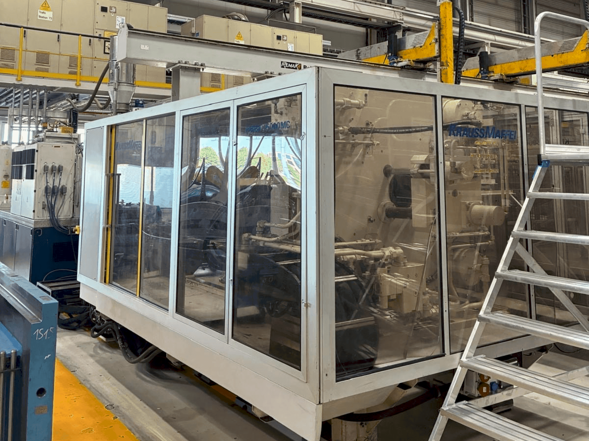 A Krauss Maffei 800-5000MC4 gép elölnézete