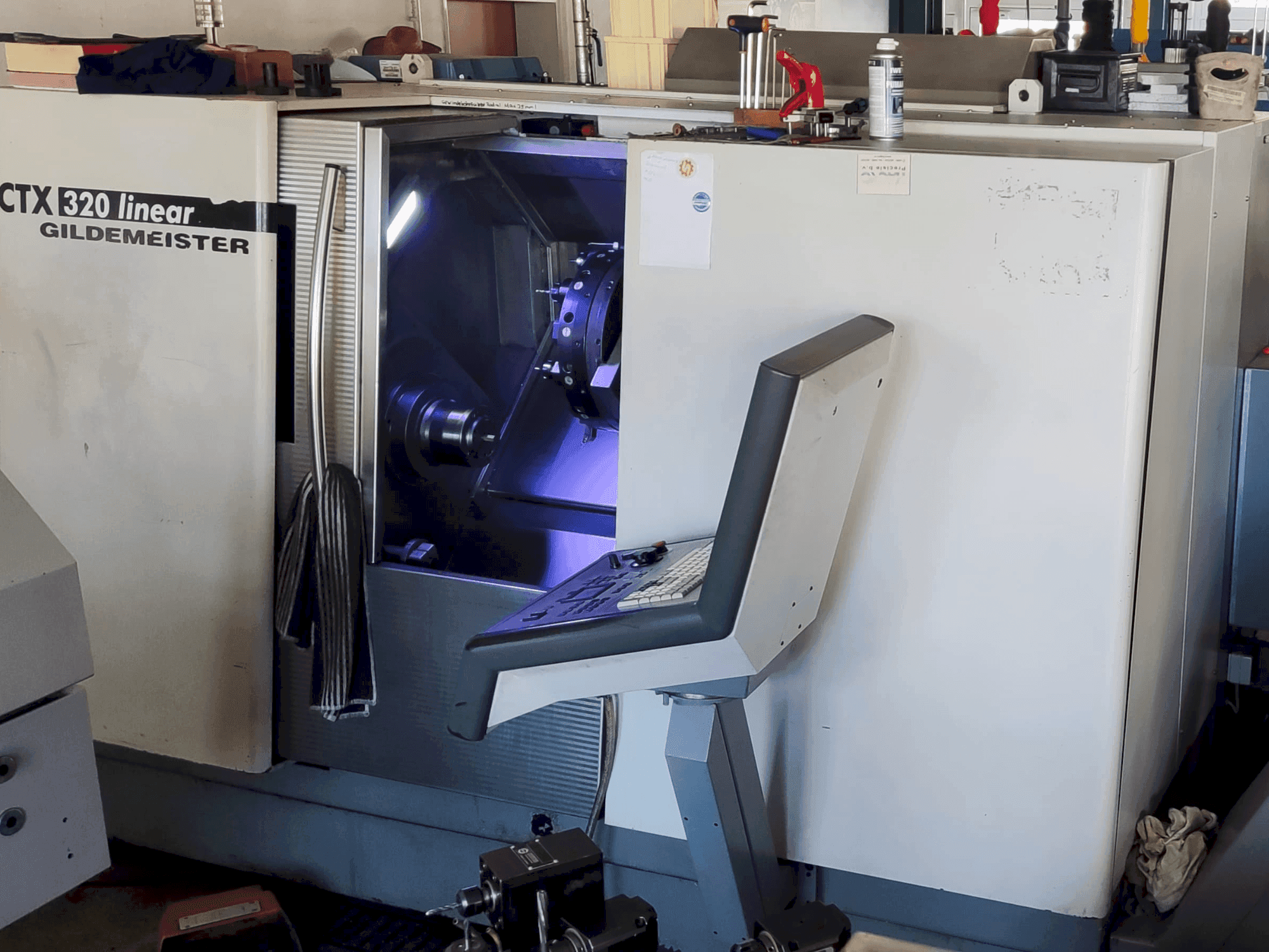 A DMG GILDEMEISTER CTX 320 linear V3 gép elölnézete