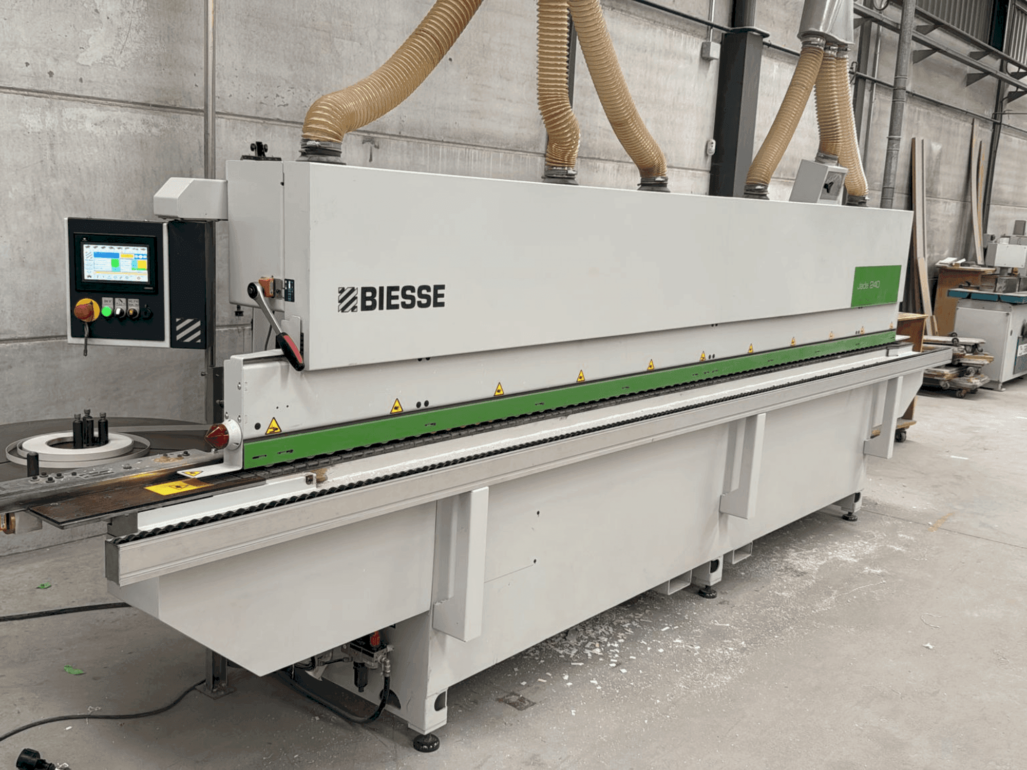 A BIESSE Jade 240 gép elölnézete