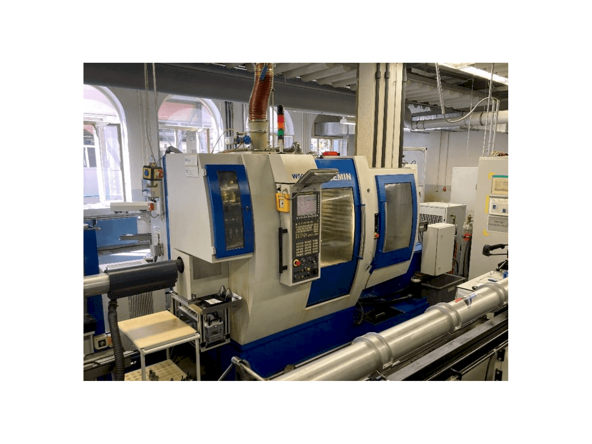 A Willemin-Macodel W508MT gép elölnézete