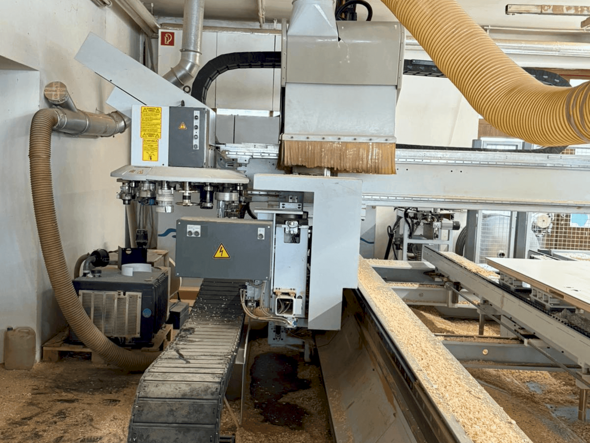 A HOMAG PROFI BAZ20/30/16/V/D (2003) gép elölnézete