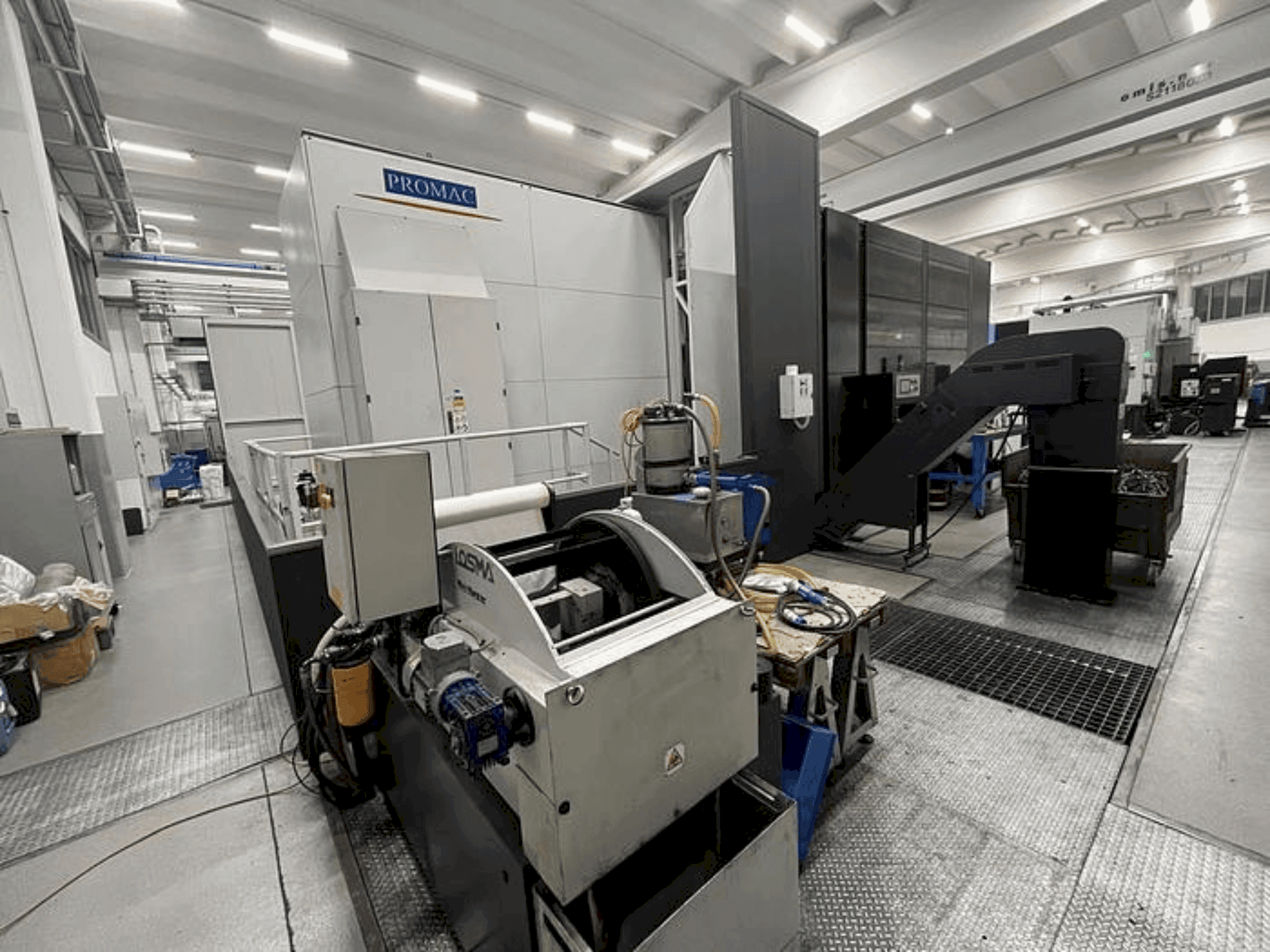 A PROMAC ETESIAN HMC. A PORTALE gép elölnézete