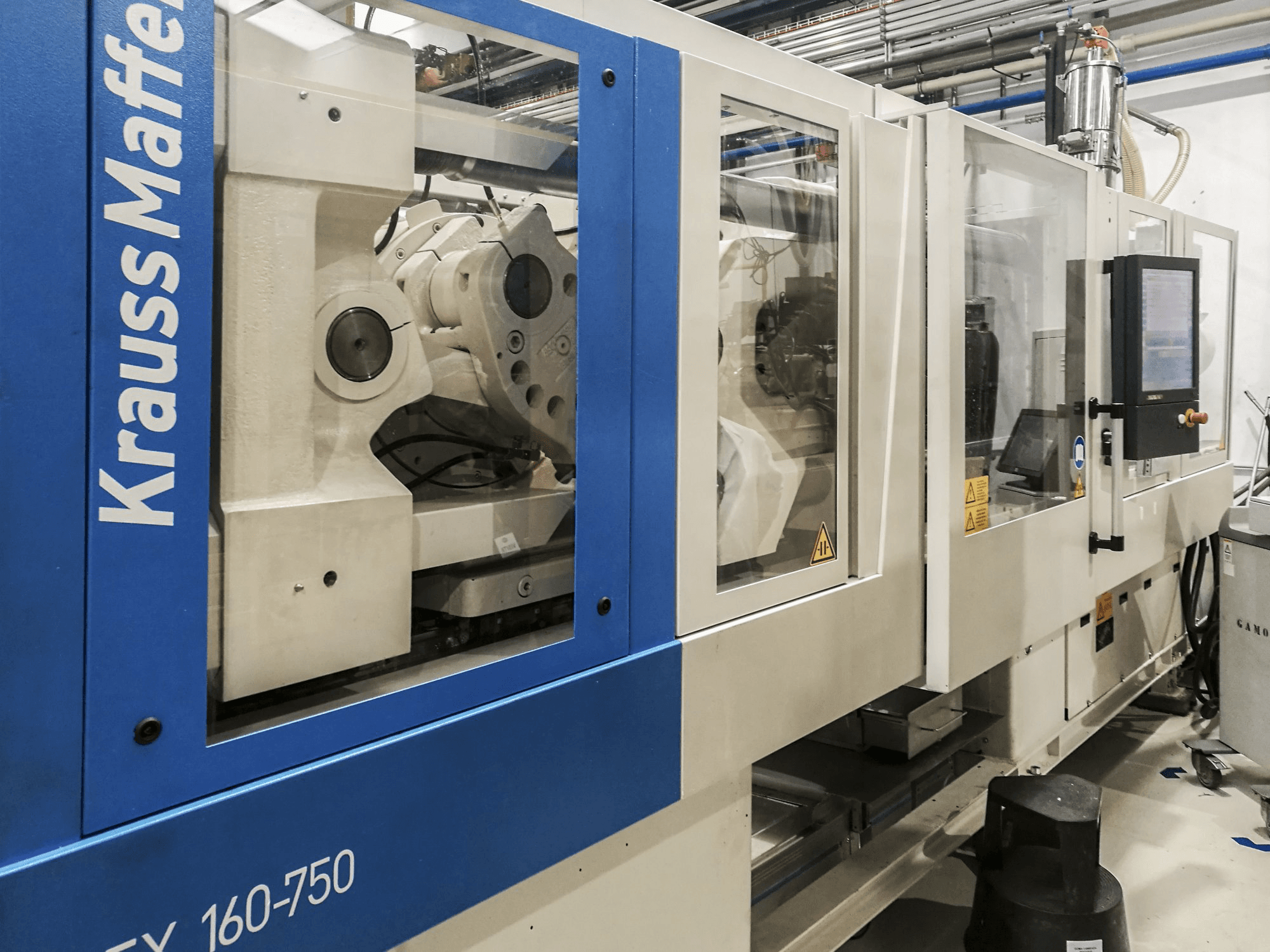 A Krauss Maffei 160-750 EX gép bal oldali nézete