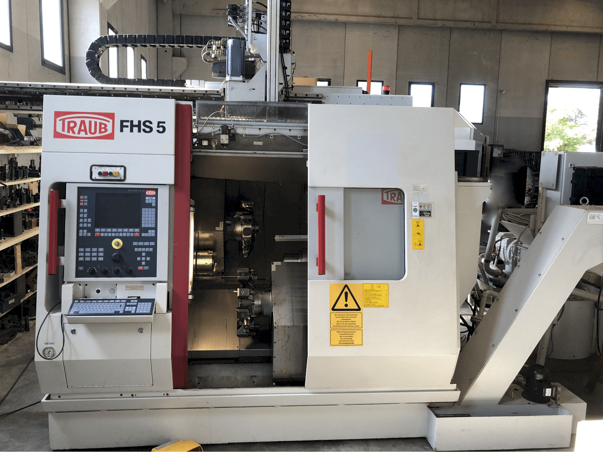 A TRAUB TNC 42 gép elölnézete