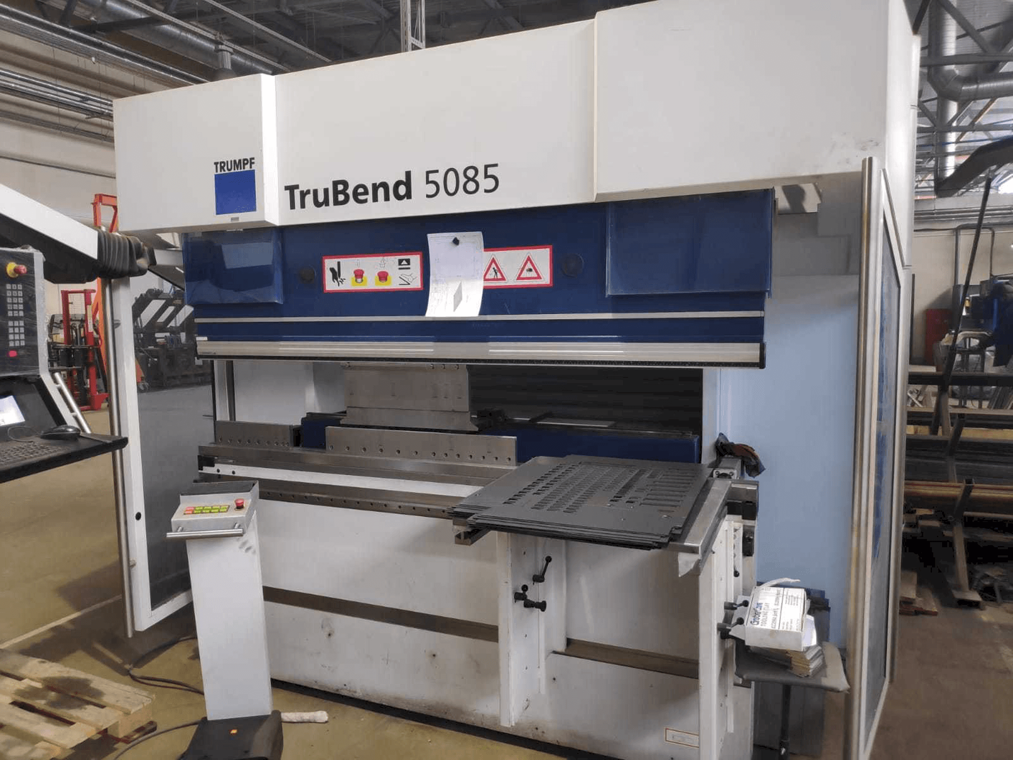 A Trumpf TruBend 5085 gép elölnézete