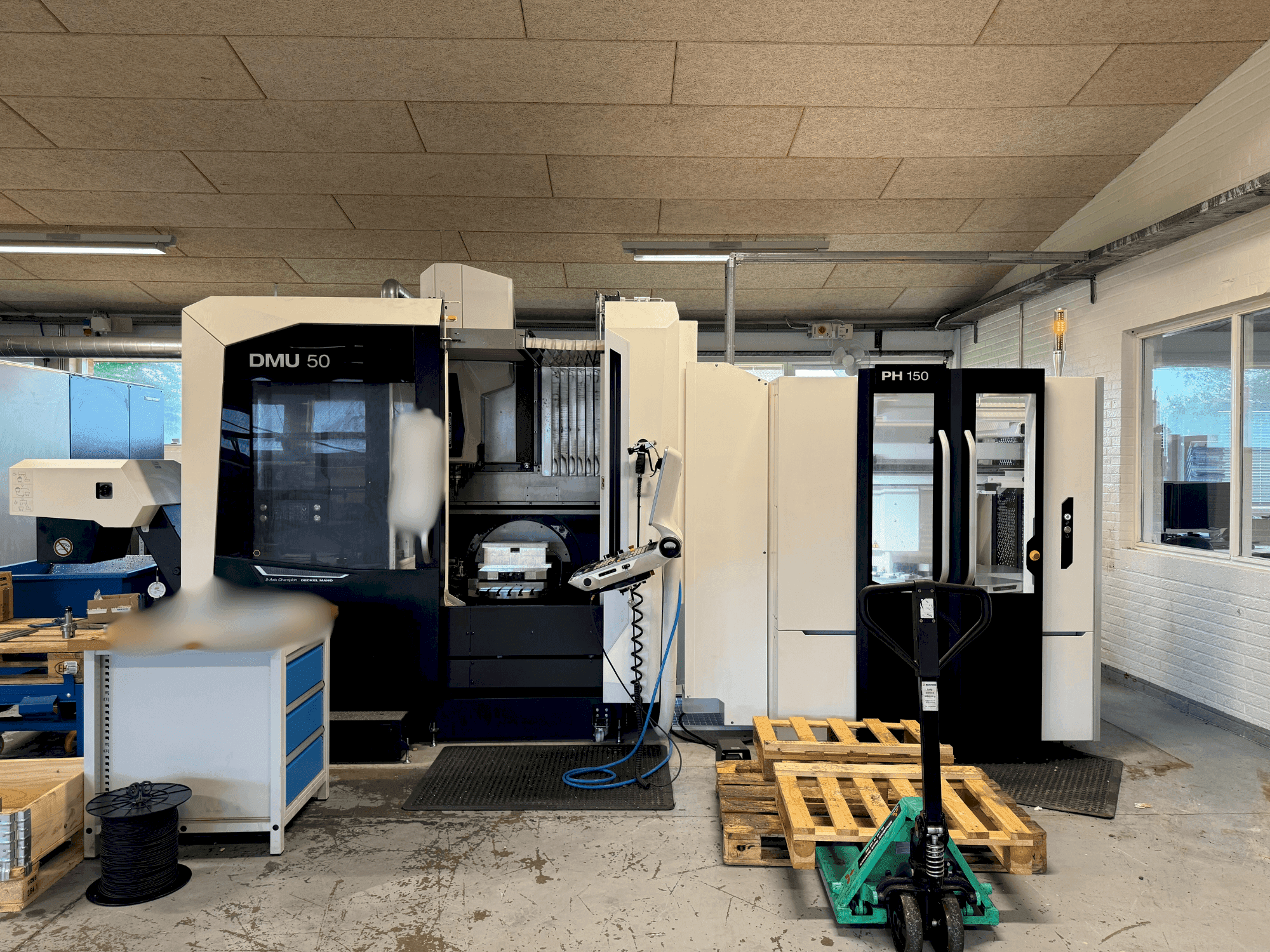 A DMG MORI DMU 50 + PH 150 gép elölnézete