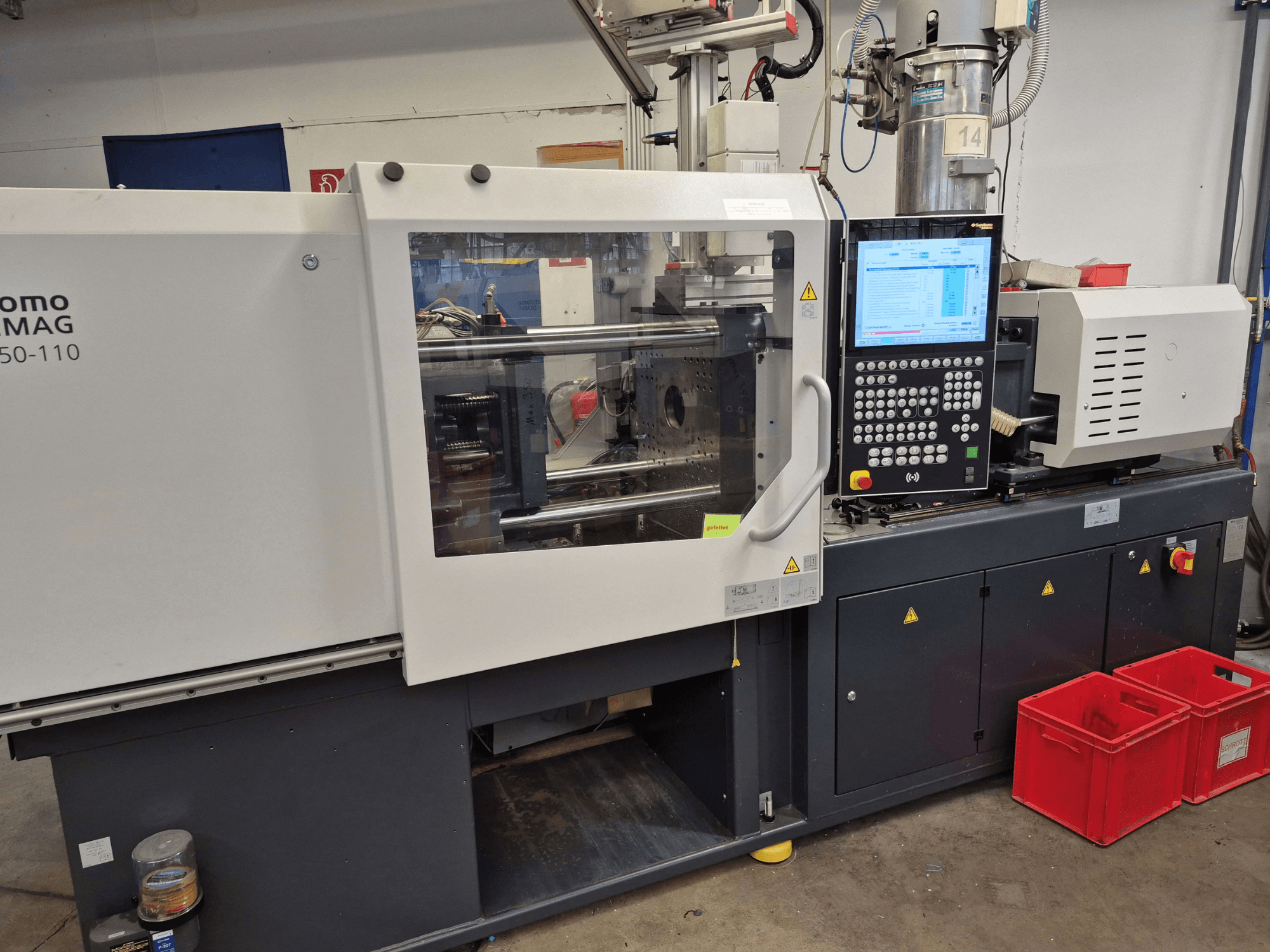 SUMITOMO SHI DEMAG Intelect 2 50/360-110 elektromos fröccsöntőgép, oldalnézet, amelyen látható a vezérlőpanel és a biztonsági berendezések.