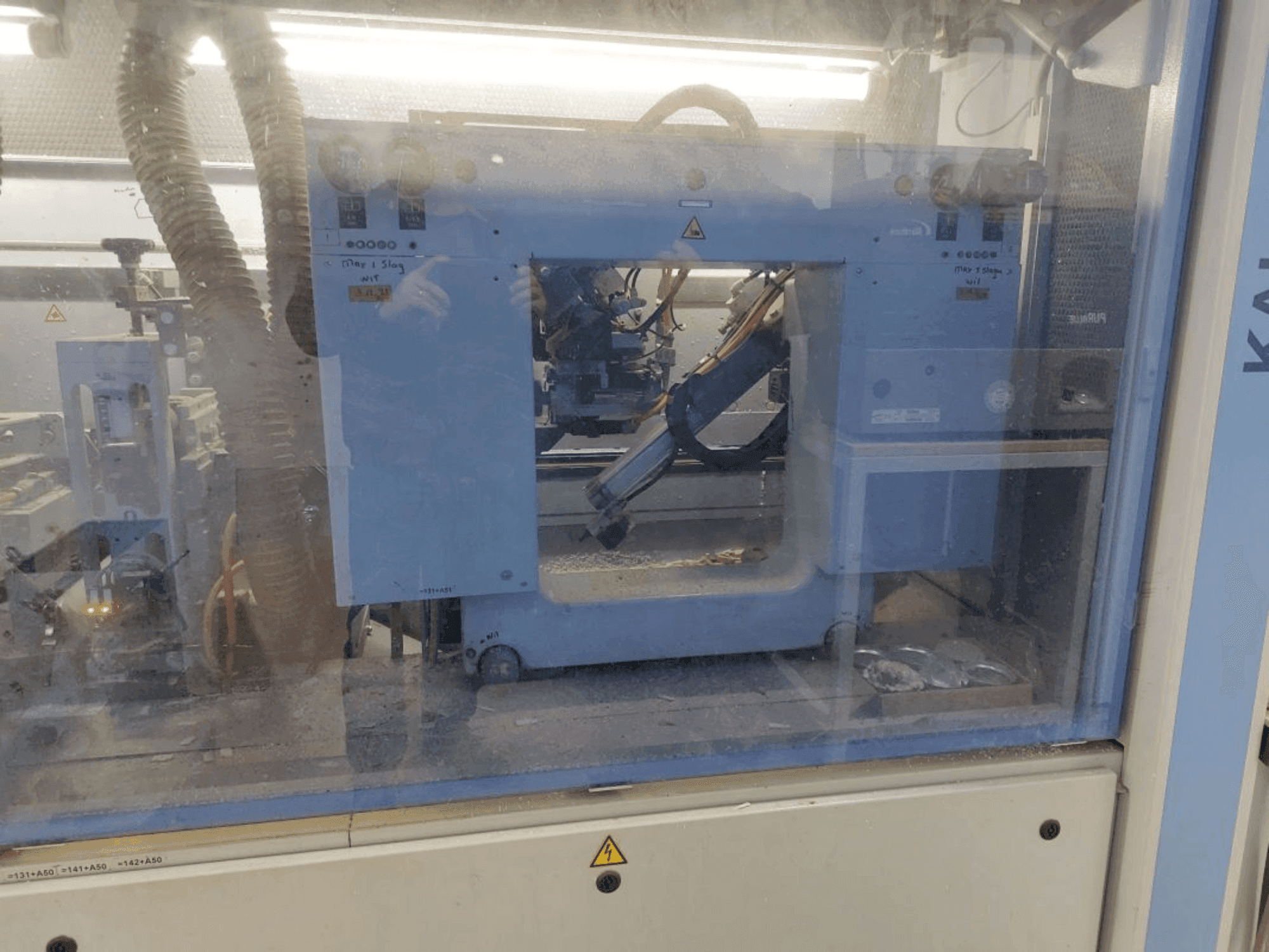 A HOMAG KAL 330/9/A6/L gép elölnézete