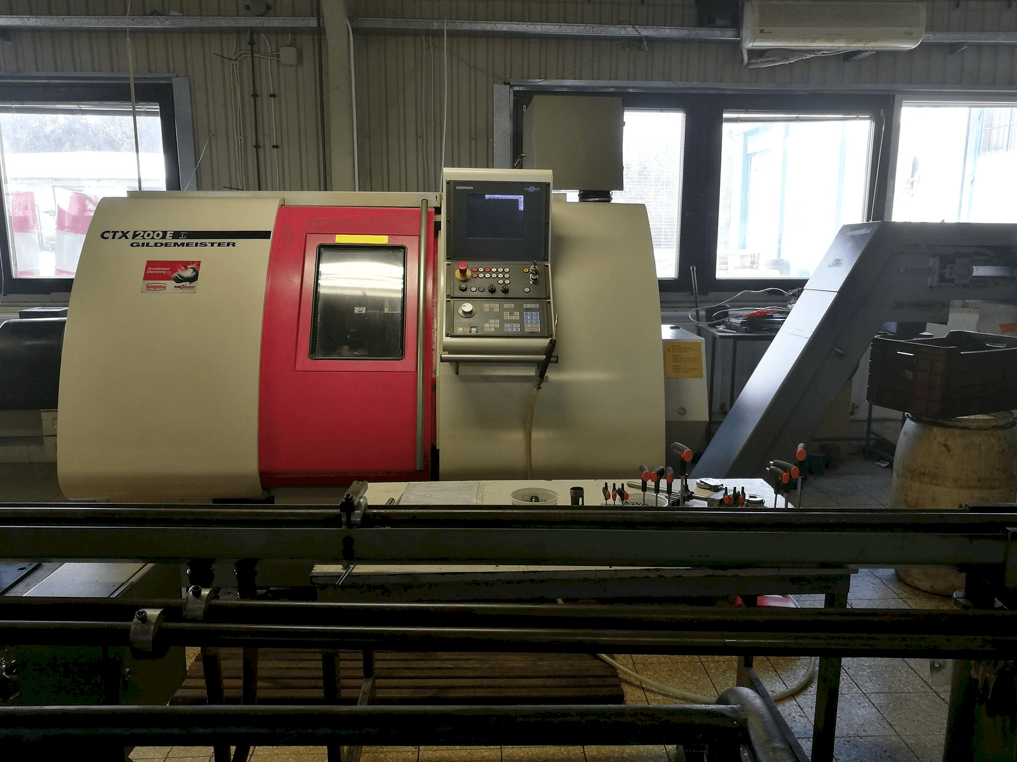 A Gildemeister CTX 200 E gép elölnézete