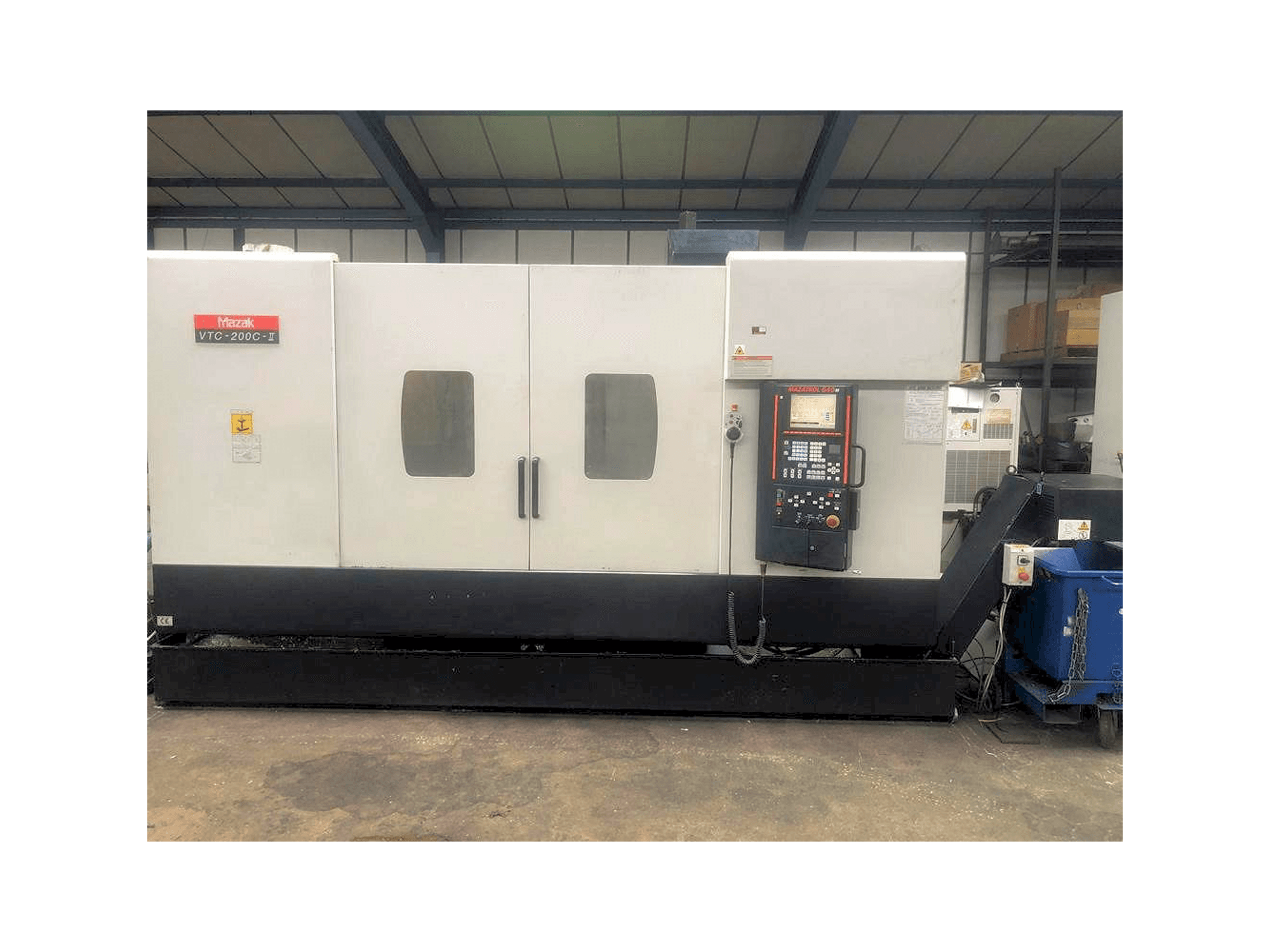 A Mazak VTC-200C-II gép elölnézete