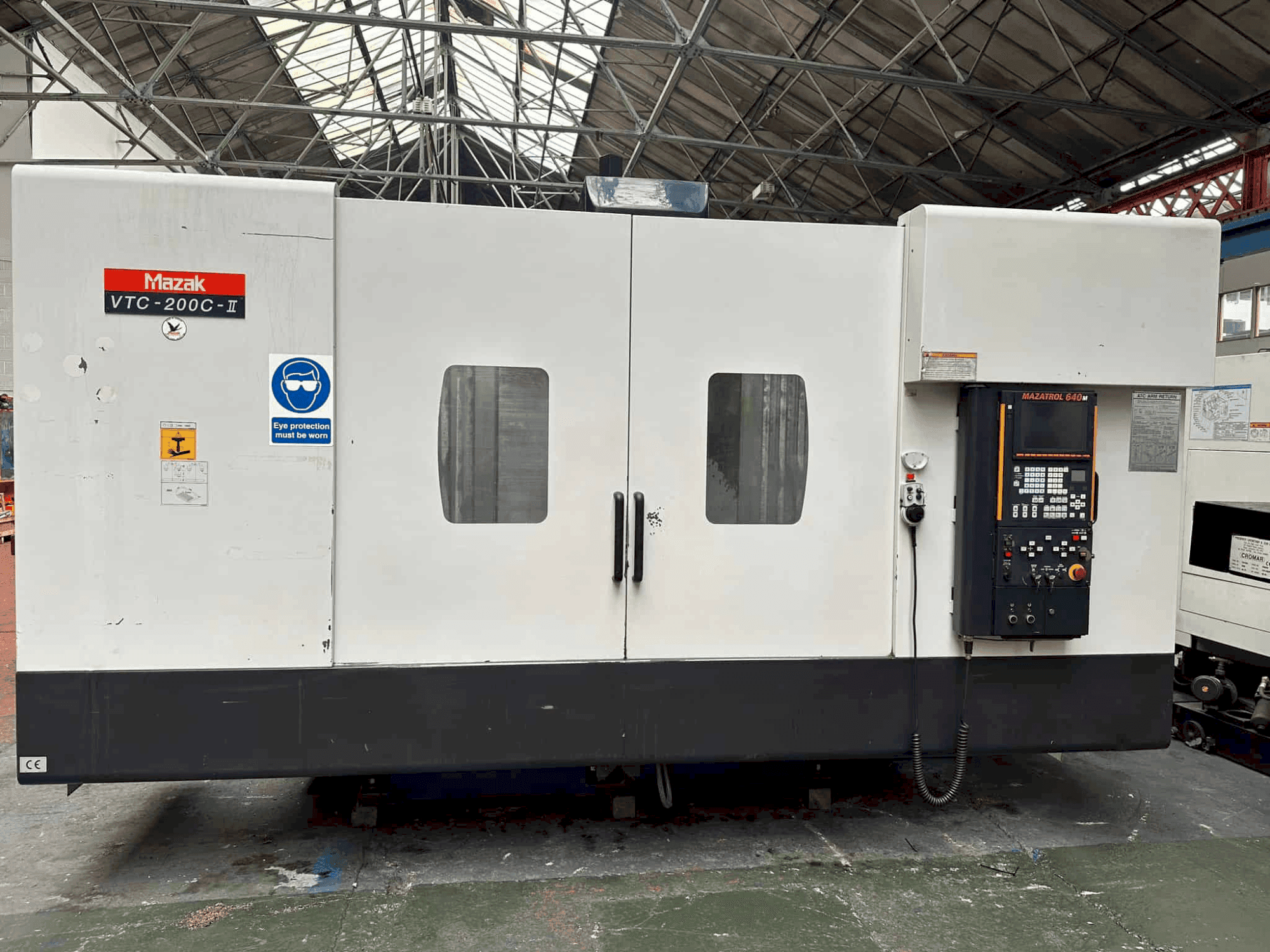 A Mazak VTC - 200C gép elölnézete