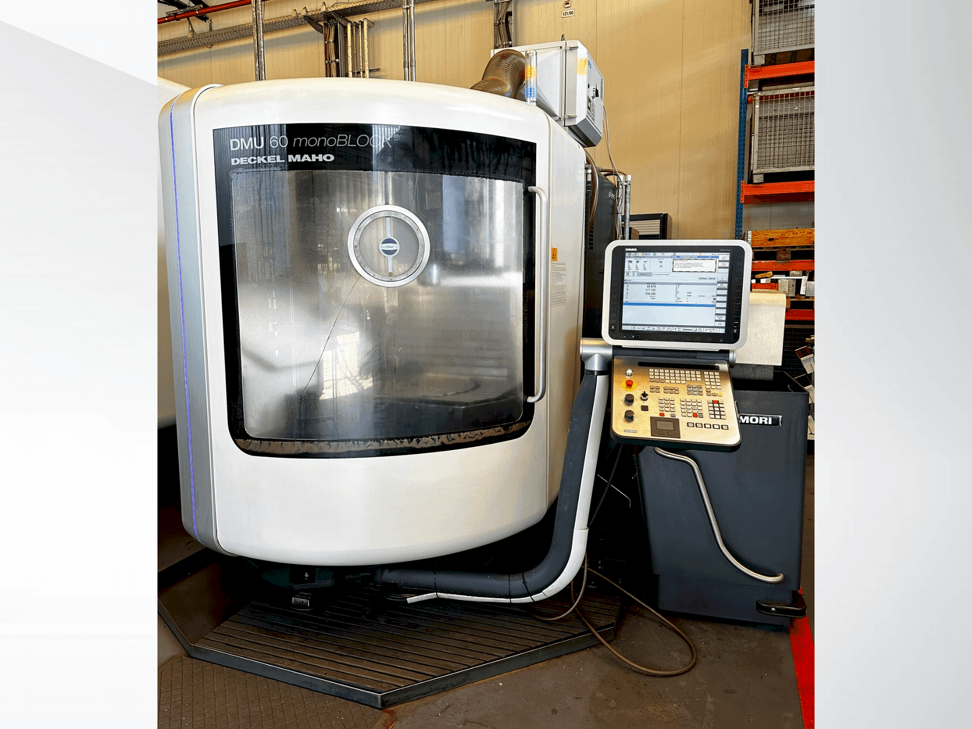 A DMG MORI DMU 60 monoBLOCK gép elölnézete