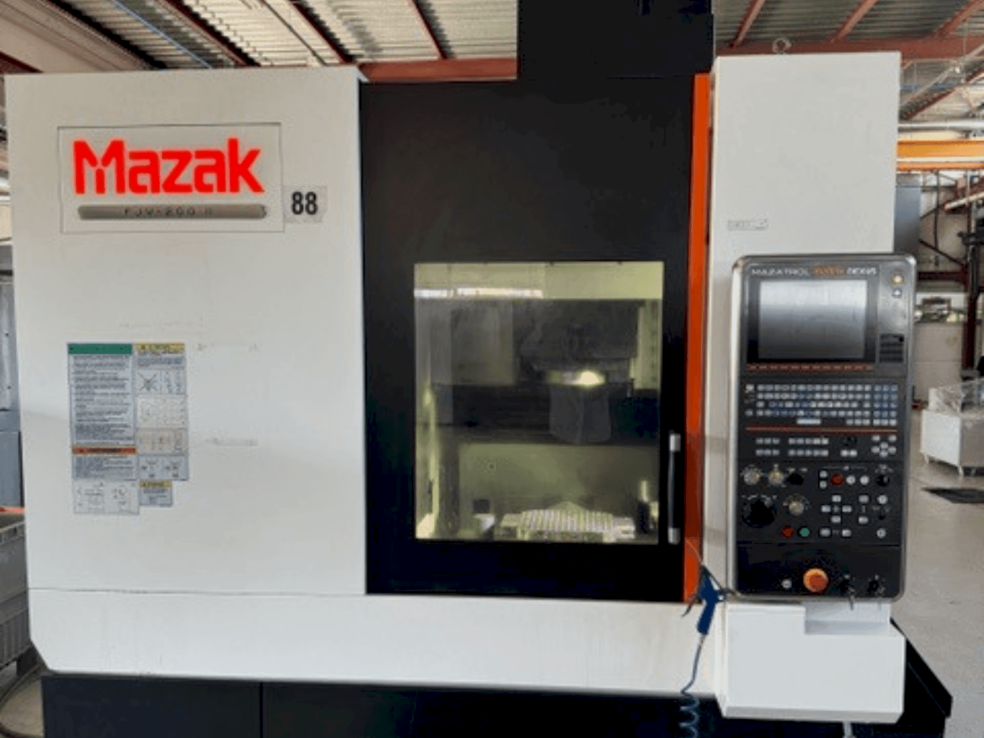 A Mazak FJV-200II gép elölnézete