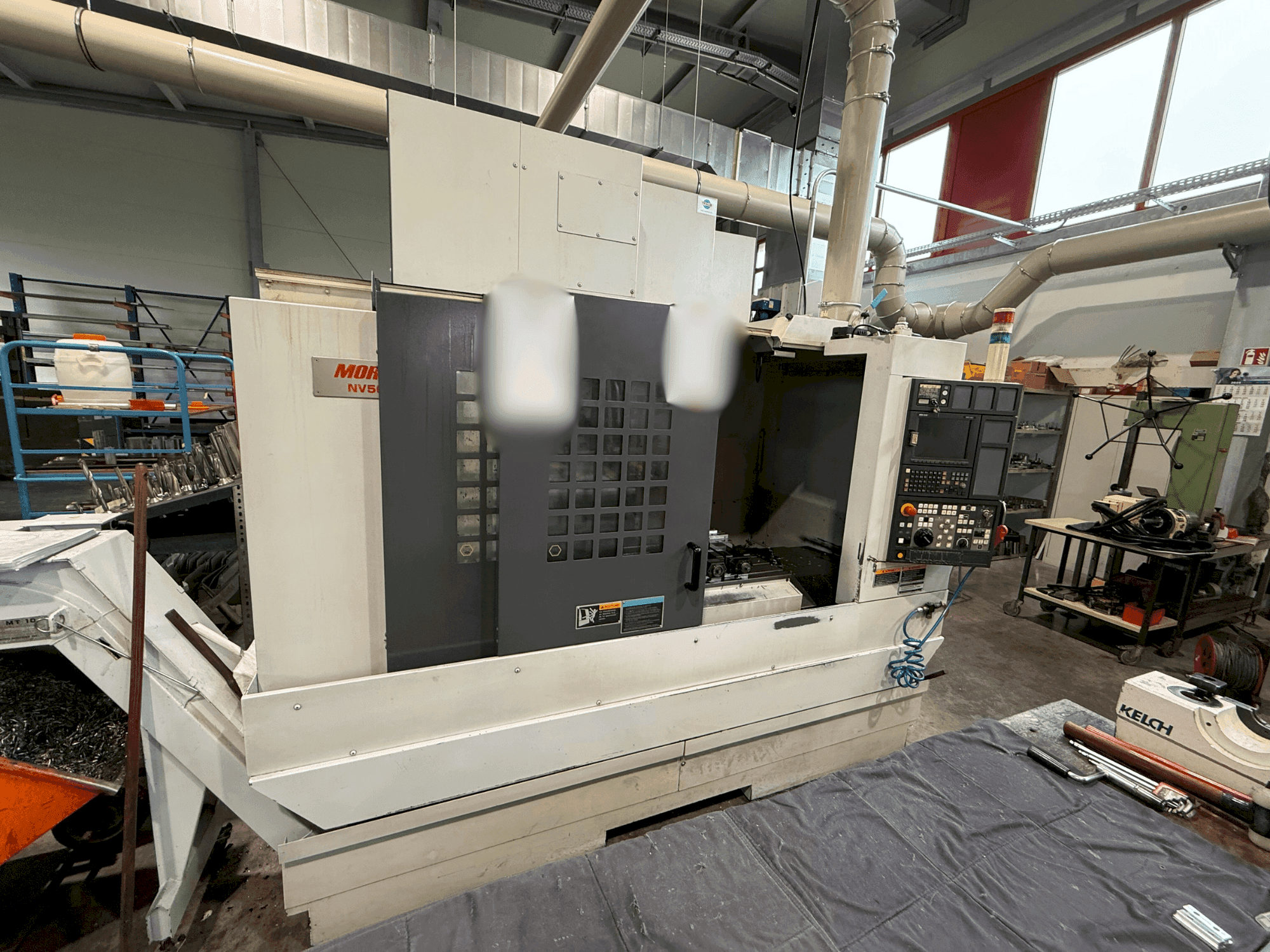 A MORI SEIKI NV 5000 a1 B/40 gép elölnézete