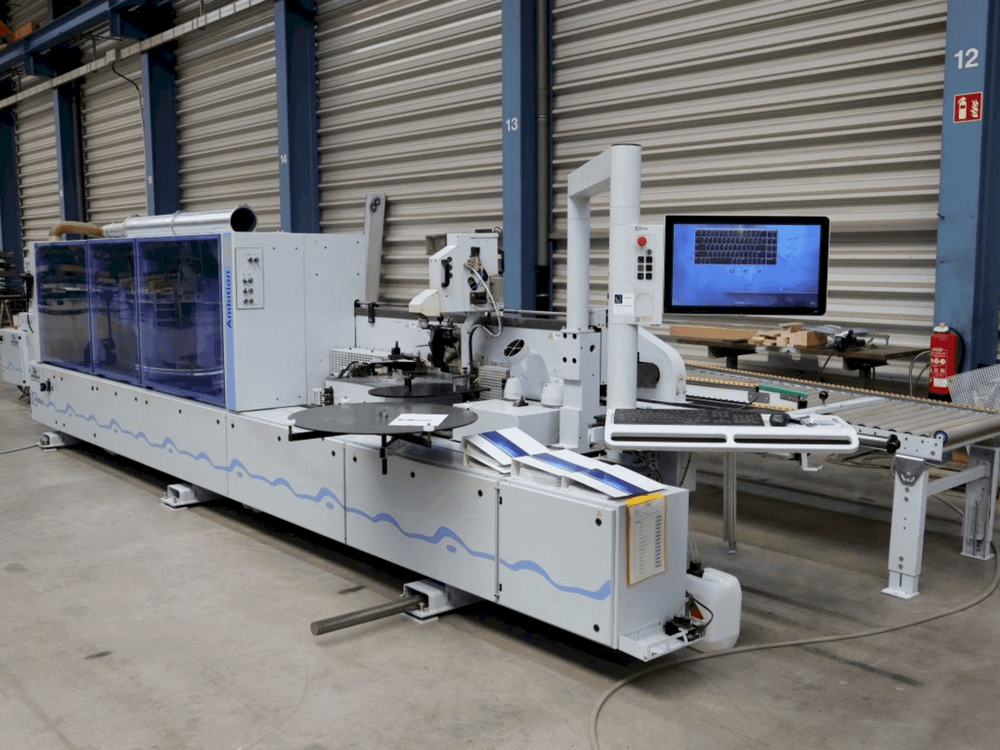 A HOMAG KAL 210 gép elölnézete