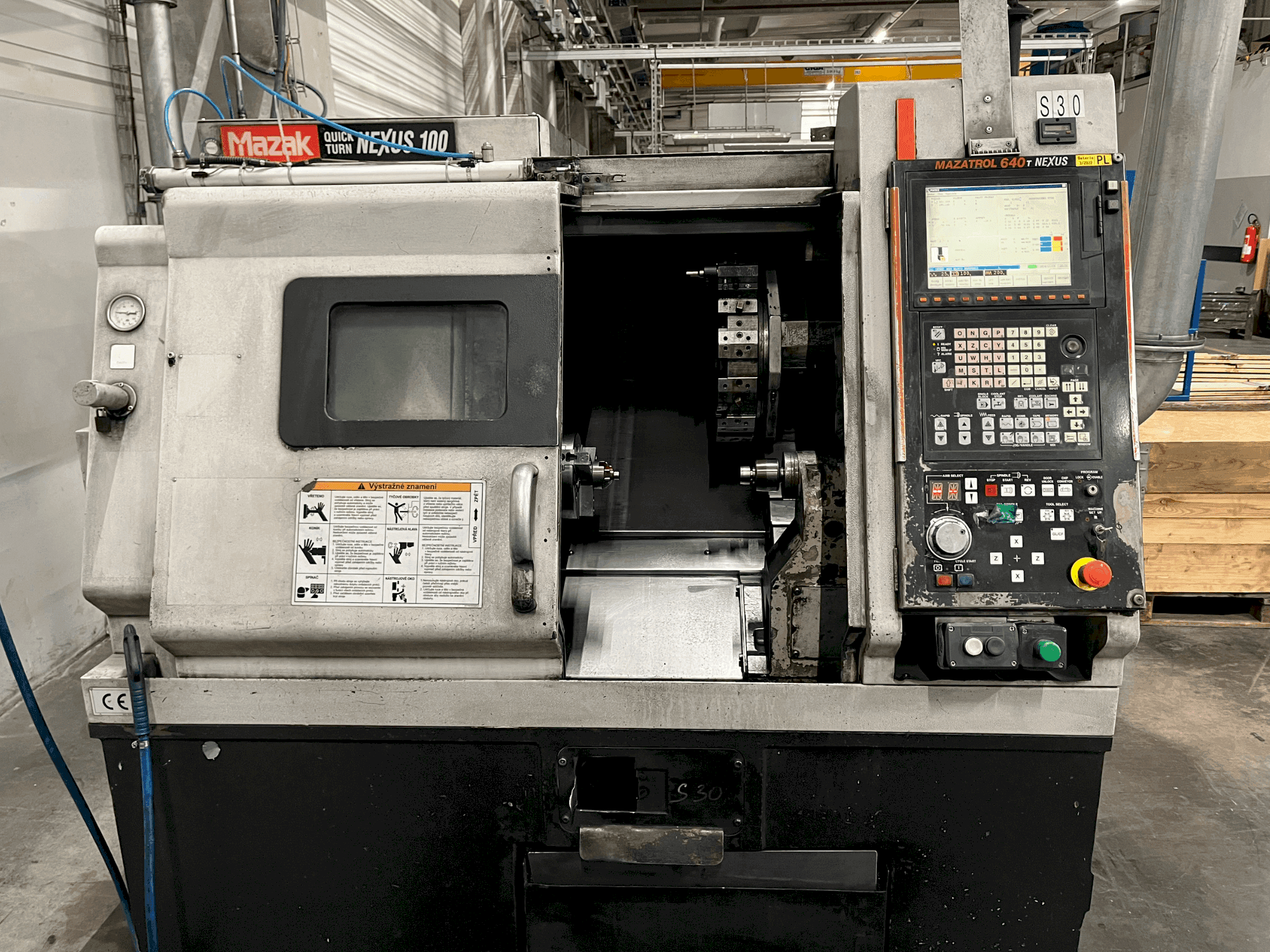 A Mazak Quick Turn Nexus 100 gép elölnézete