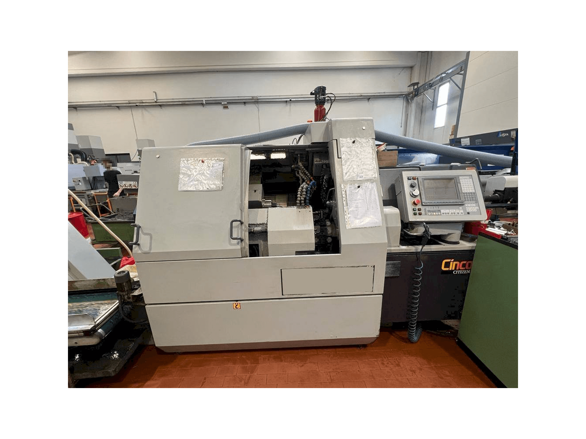 A Citizen M32 gép elölnézete