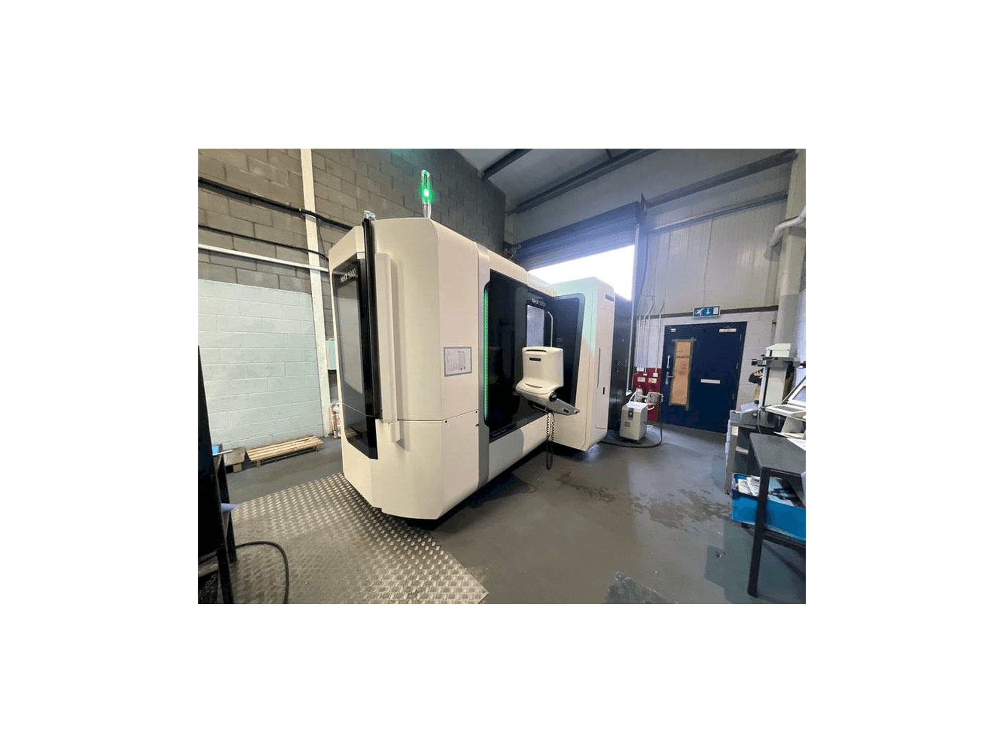 A DMG MORI NHX 5000 gép elölnézete