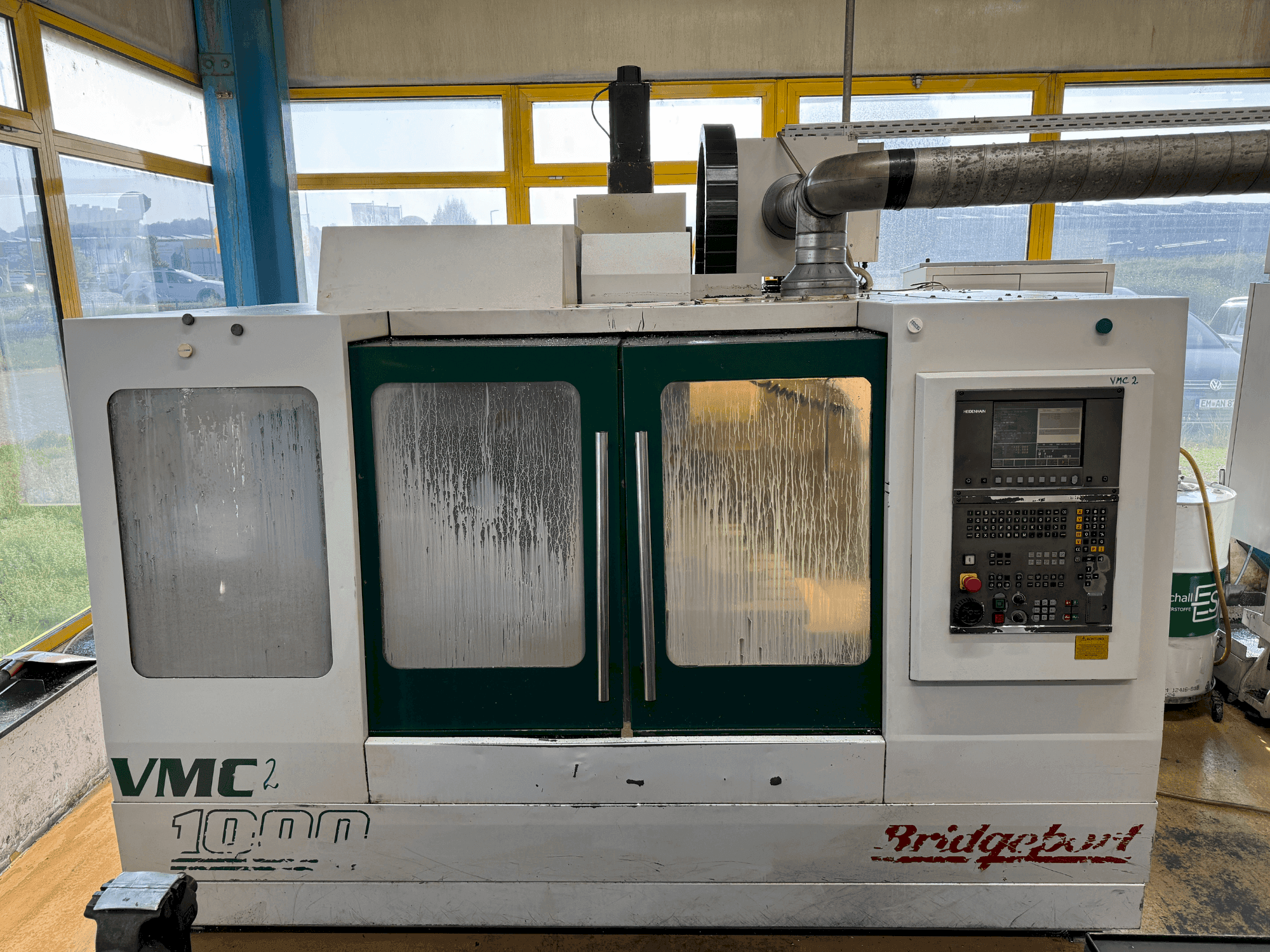 A Bridgeport VMC 1000/22 gép elölnézete