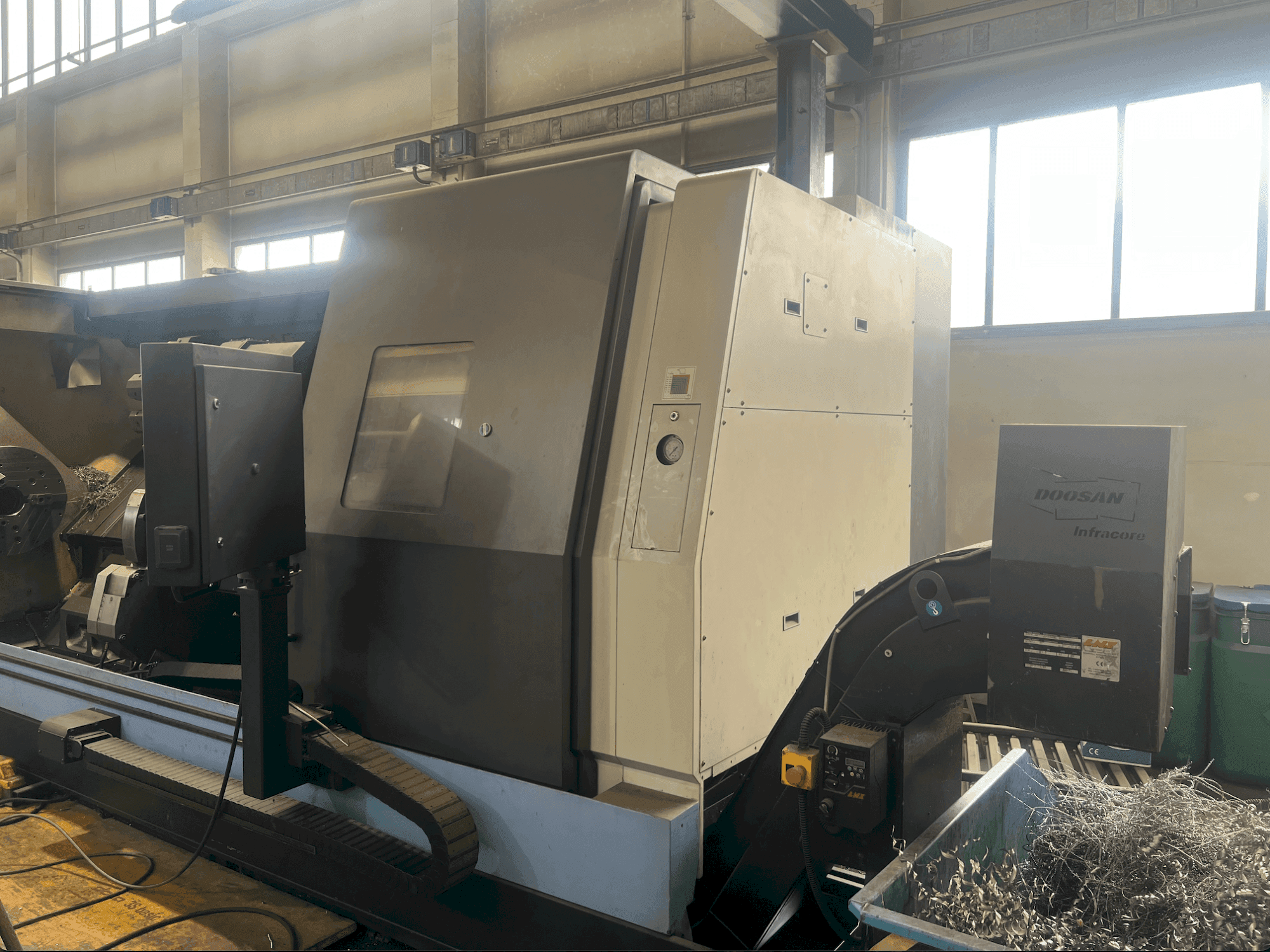 A DOOSAN Puma 700 LM gép elölnézete