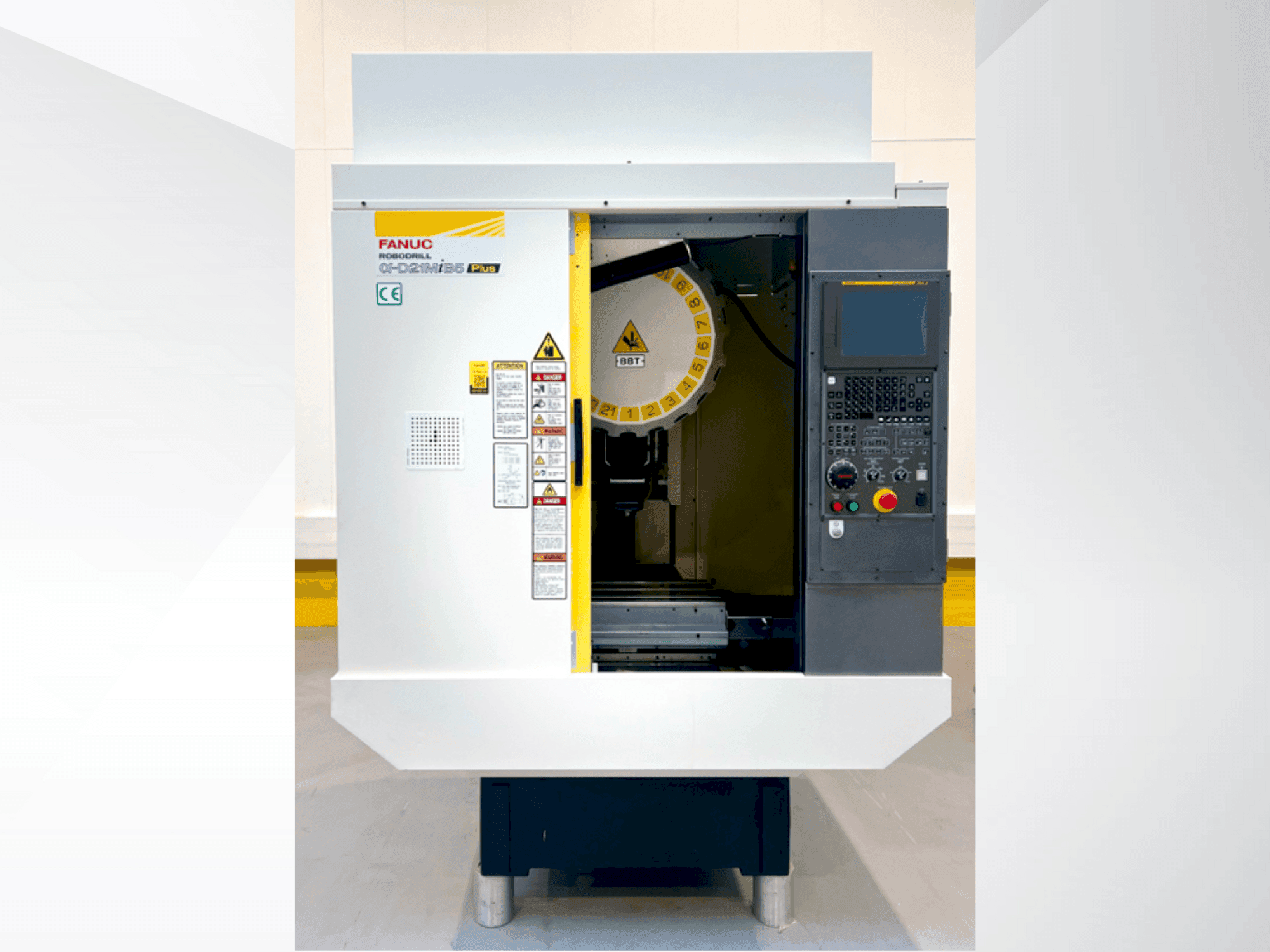 A FANUC ROBODRILL α-D21MiB5 Plus gép elölnézete