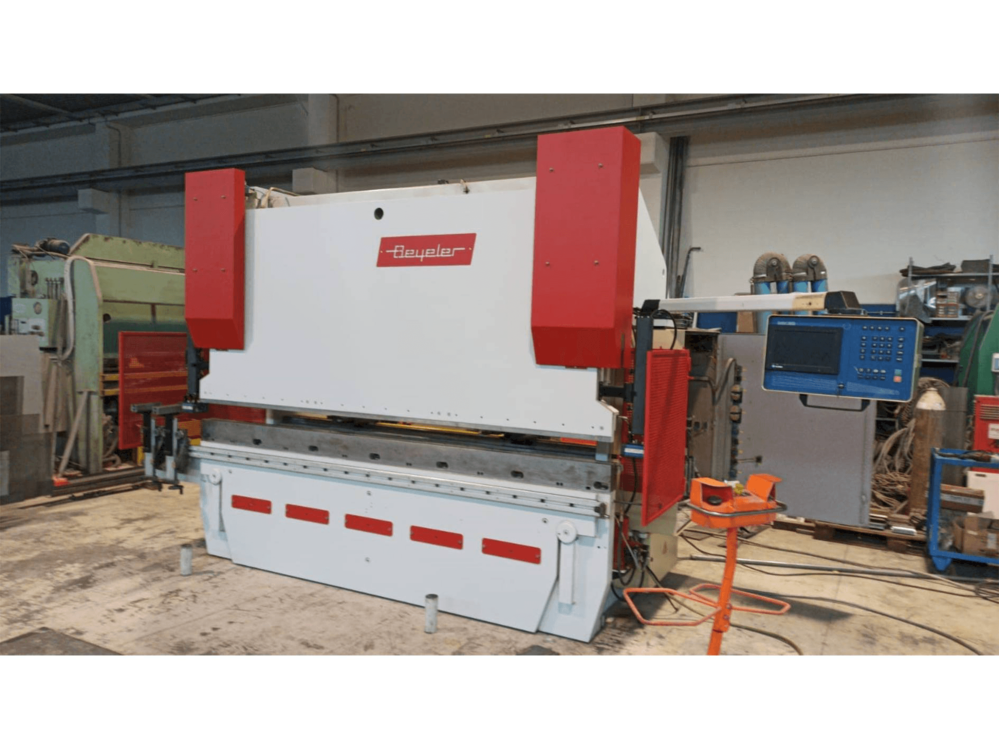 A BEYELER PR8 gép elölnézete