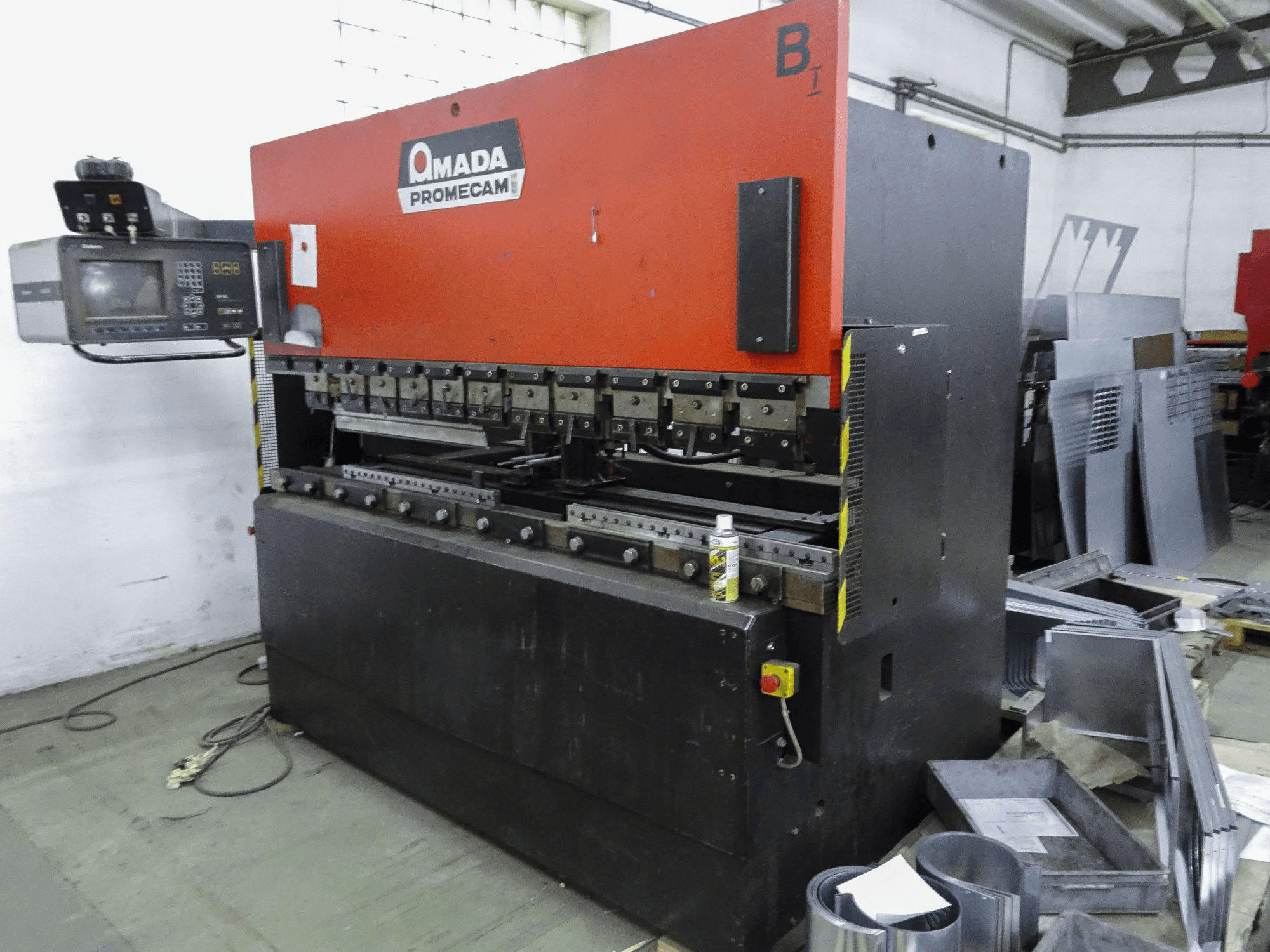 A AMADA ITPS 80-25 gép jobb nézete