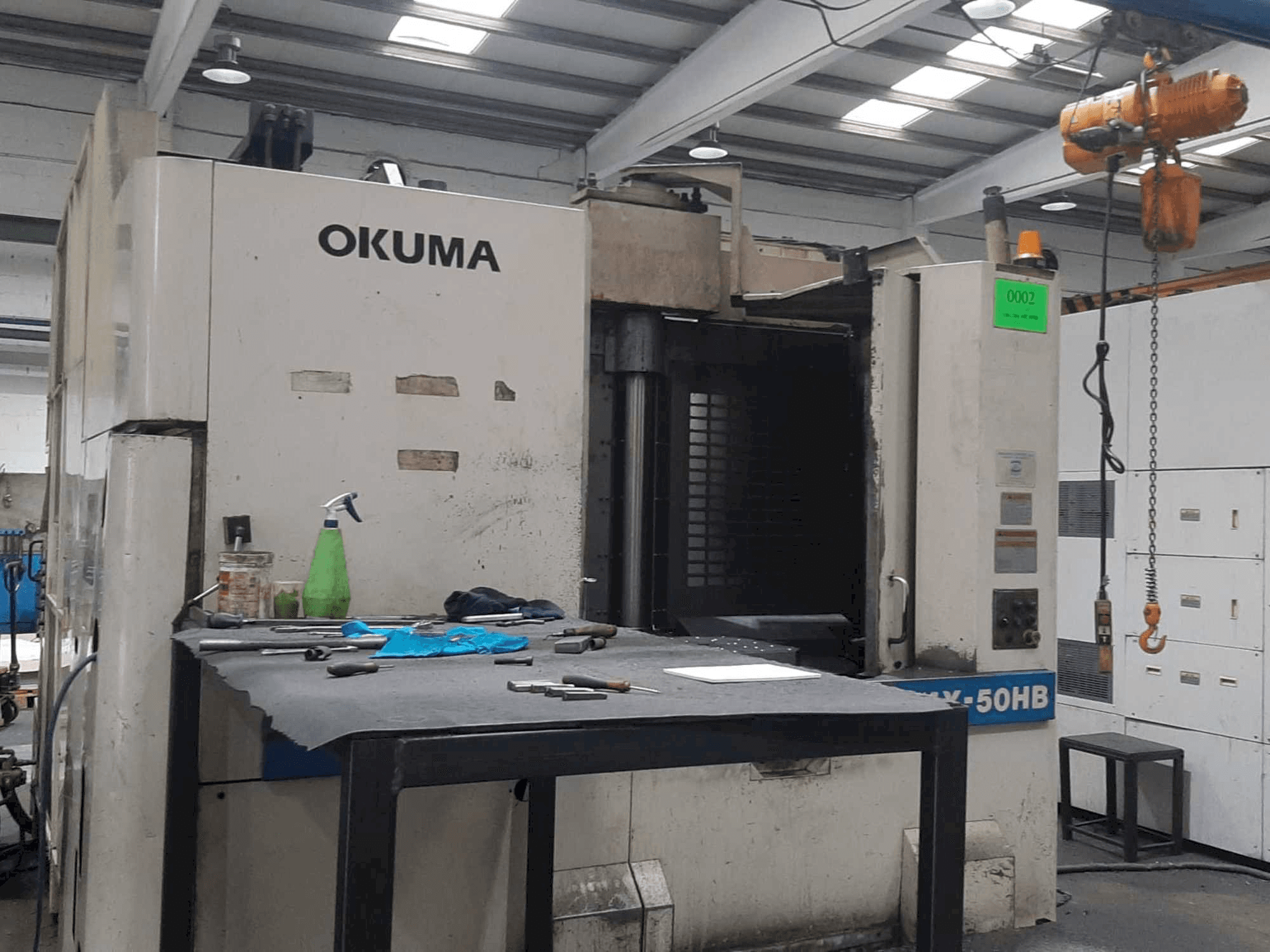 A Okuma MX-50HB gép elölnézete