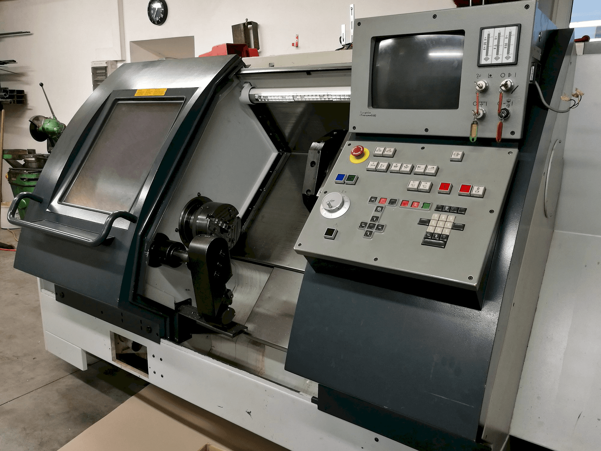 A Gildemeister CTX 400 gép jobb nézete