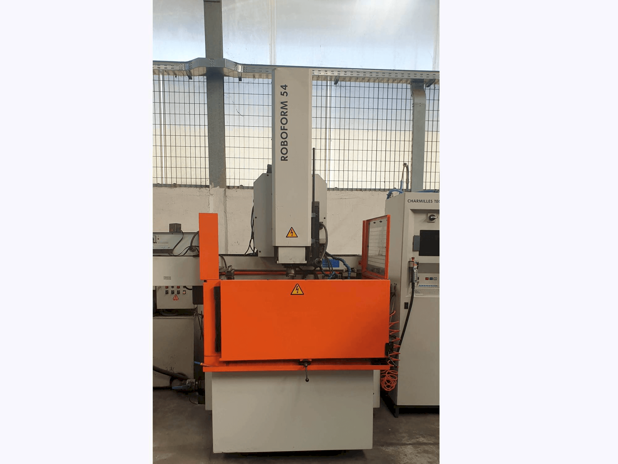 A CHARMILLES ROBOFORM 54 gép elölnézete