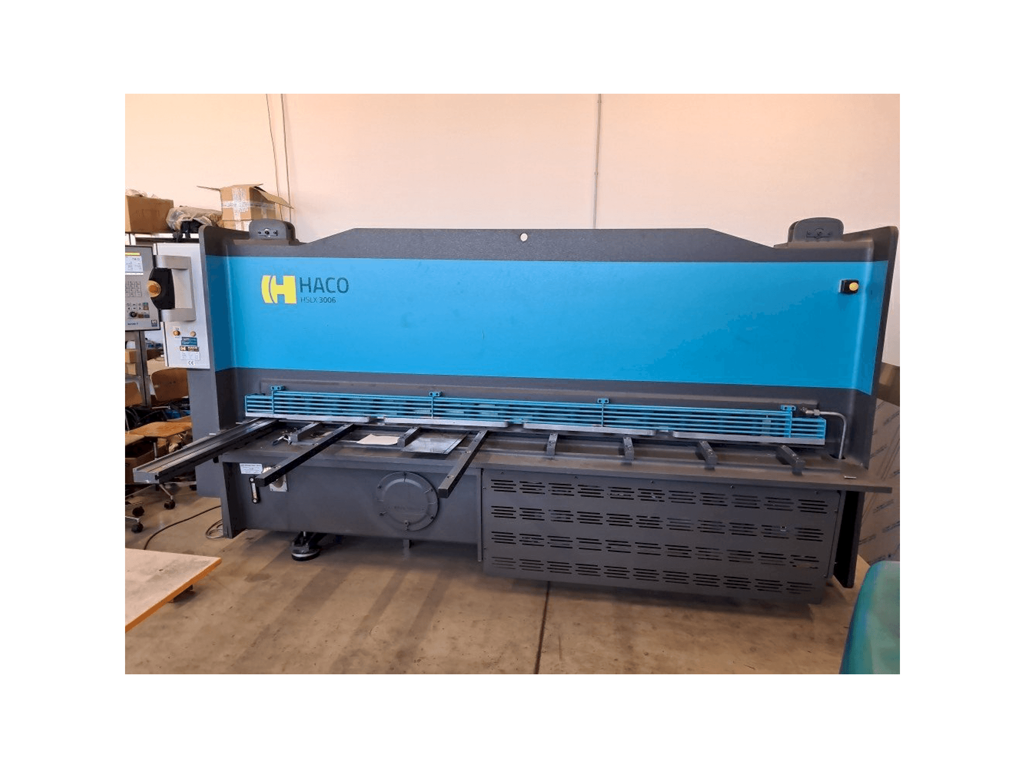 A HACO HSLX 3006 gép elölnézete