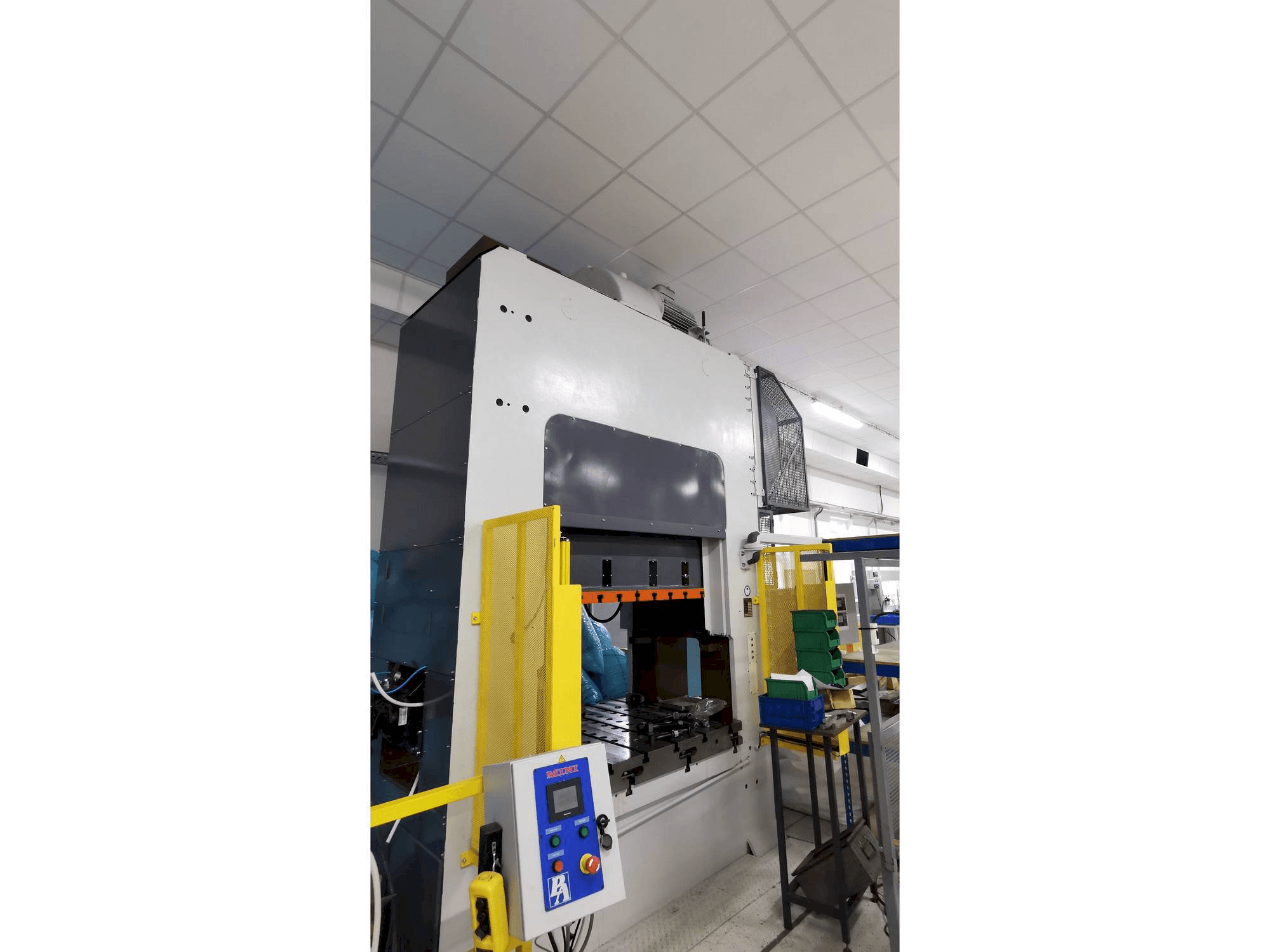 A SMERAL LKT 250D gép elölnézete