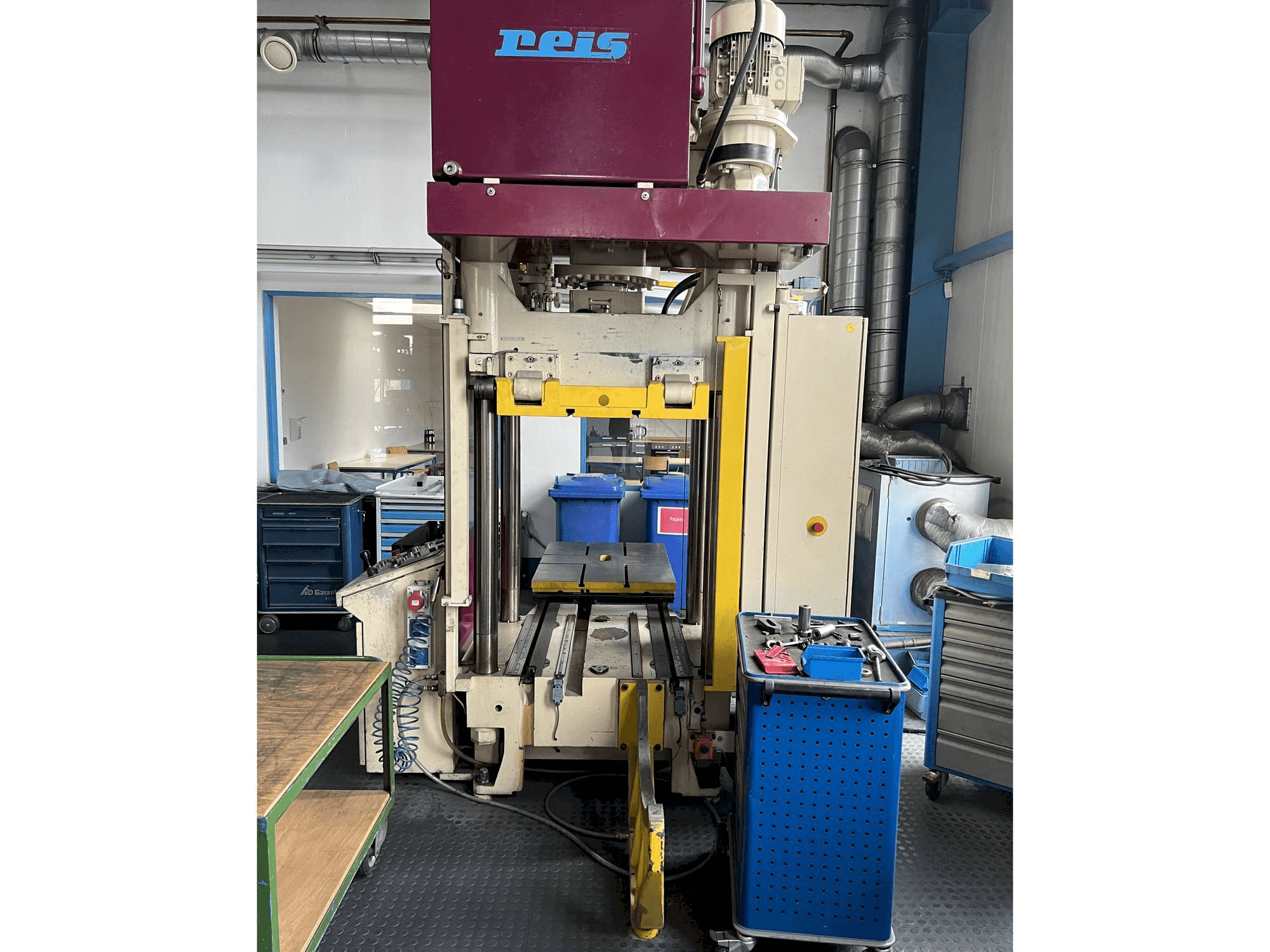 A Reis Tus 80-100 gép elölnézete