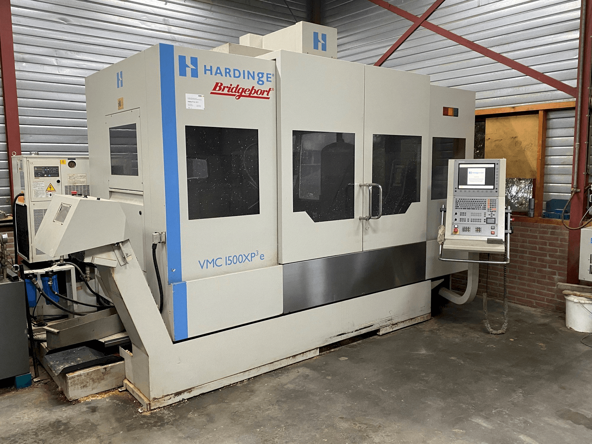A Bridgeport VMC 1500XP gép elölnézete