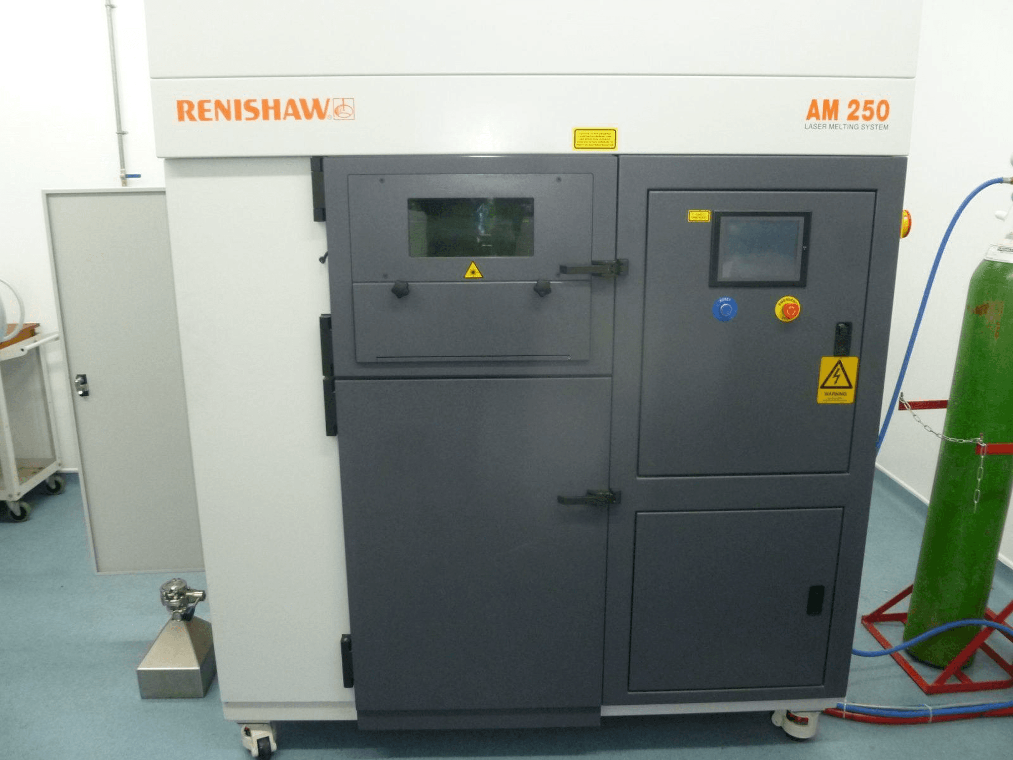 A RENISHAW AM 250 gép elölnézete
