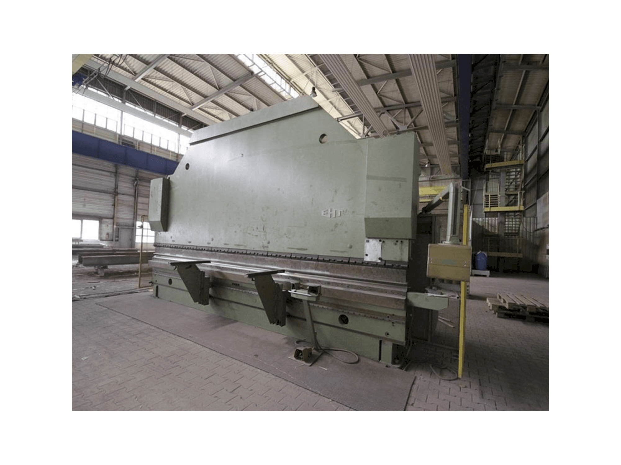 A EHT Variopress 250 60 gép jobb oldali nézete