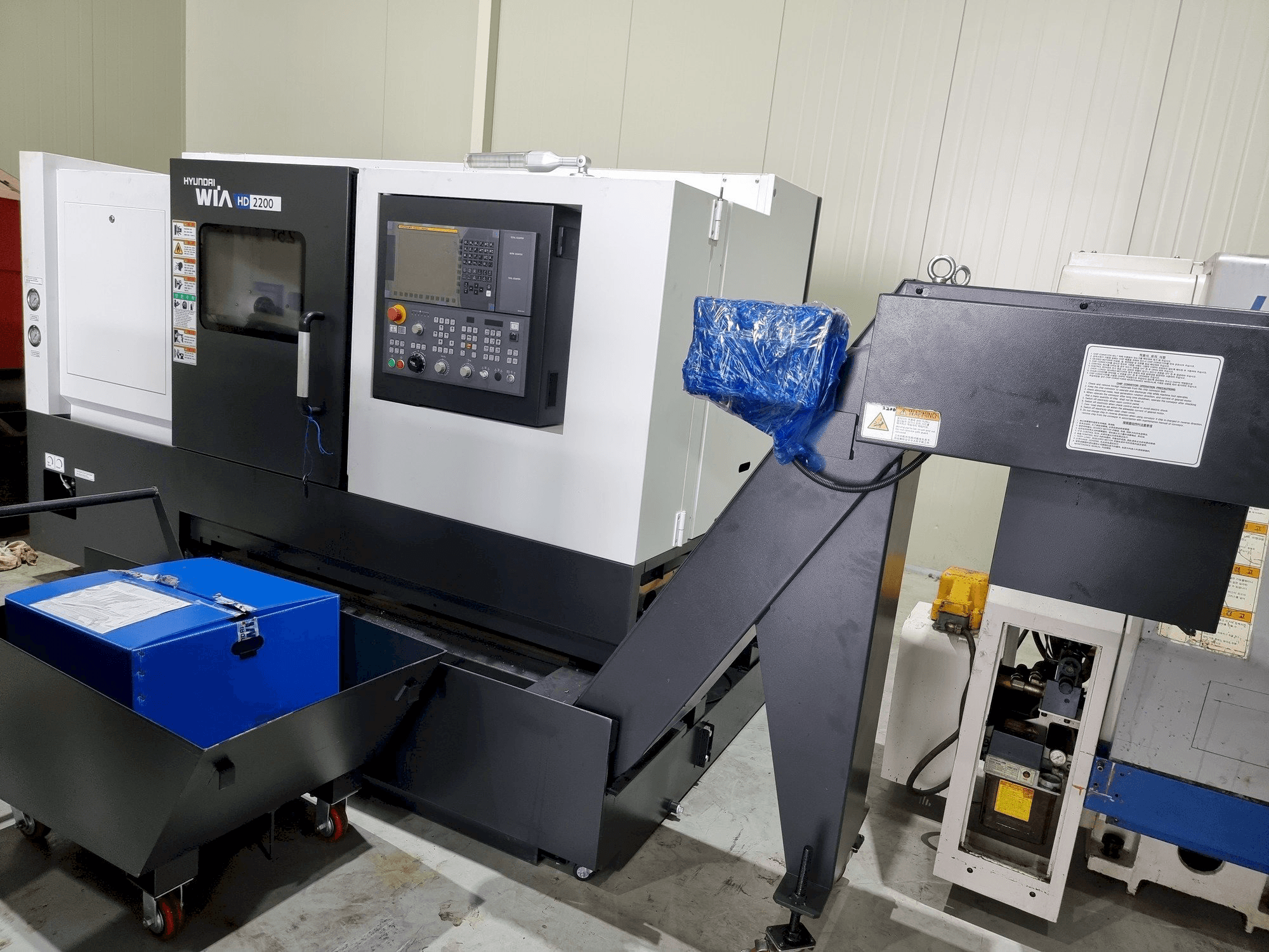 A Hyundai Wia HD2200 gép elölnézete