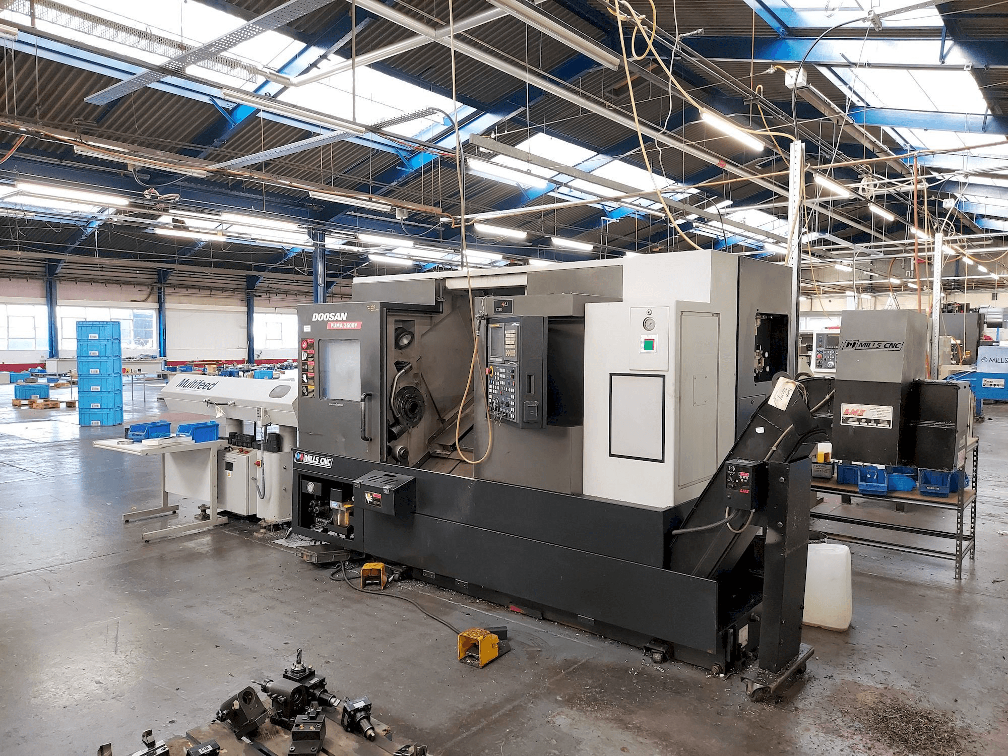 A Doosan Puma 2600Y gép elölnézete