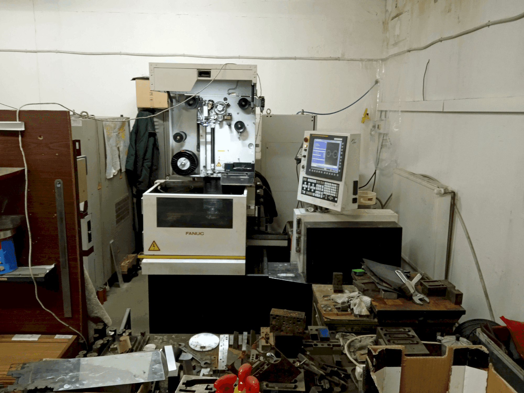 A FANUC Robocut Alpha 0iE gép elölnézete