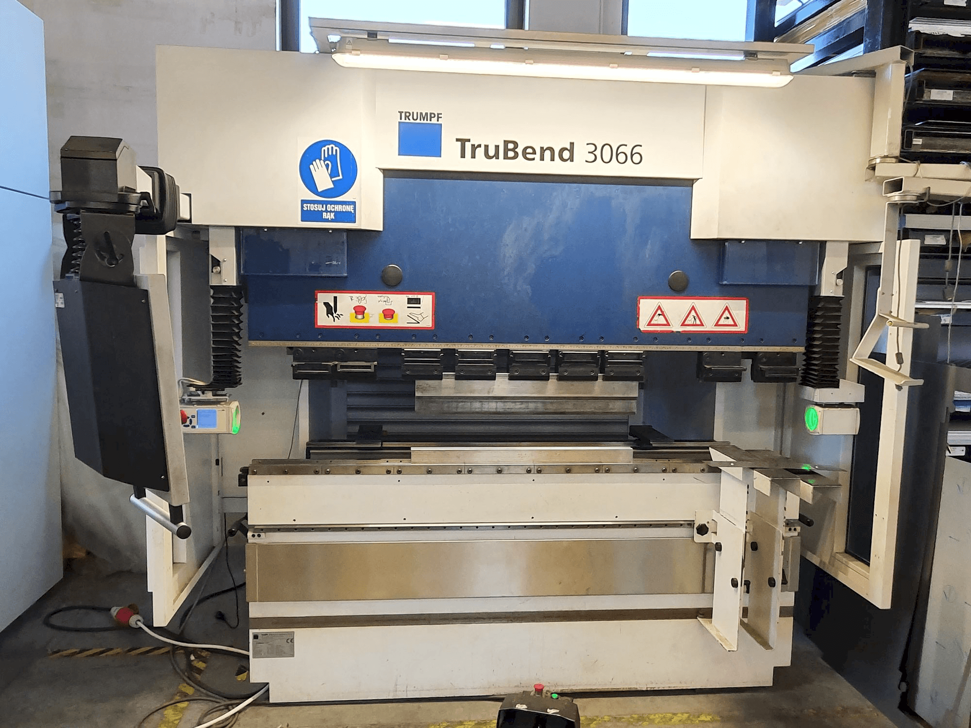 A Trumpf TruBend 3066 gép elölnézete