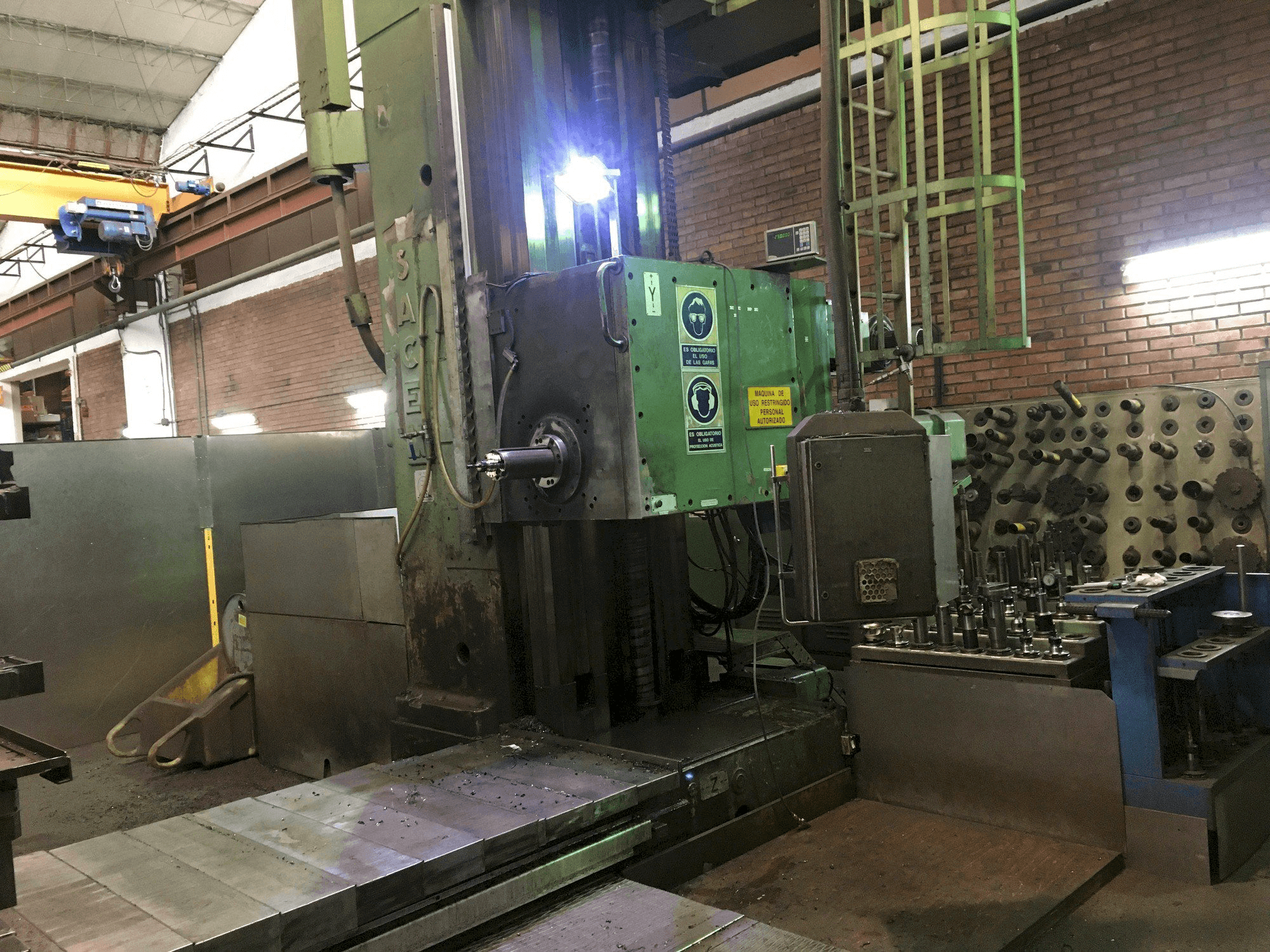 A Sacem M.S.T 130 C/N gép elölnézete