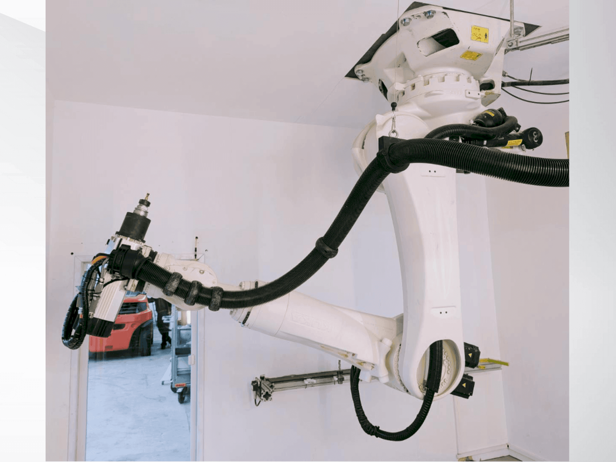 A KUKA KR 270 R2700 C ultra + Absolute measurement gép elölnézete