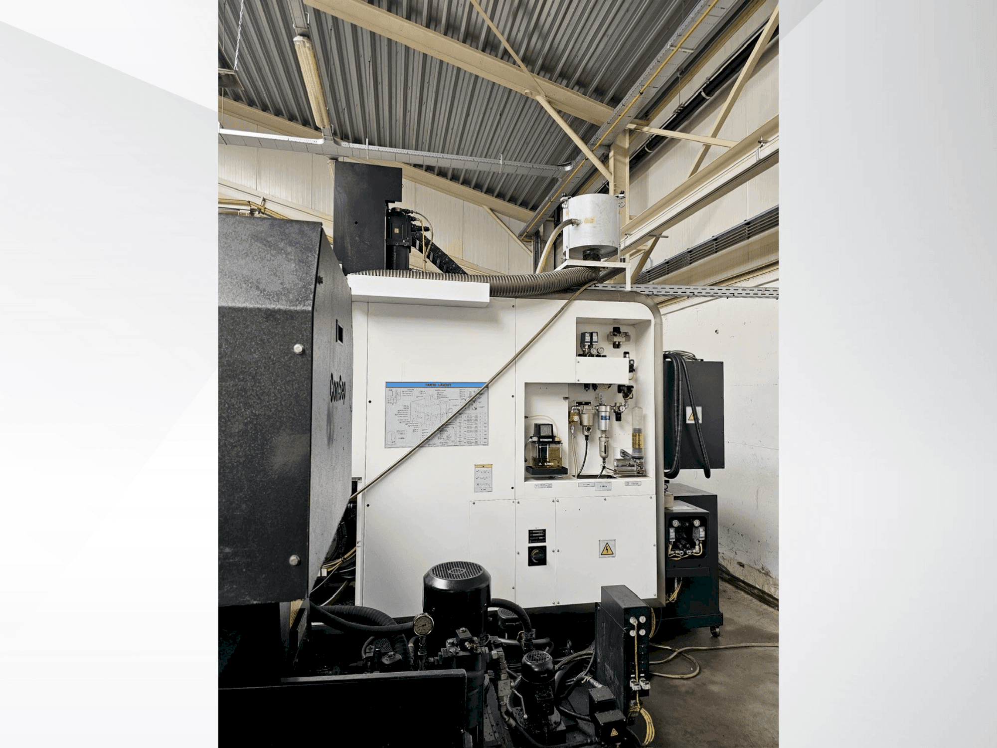 A Mazak Variaxis i-500 gép elölnézete