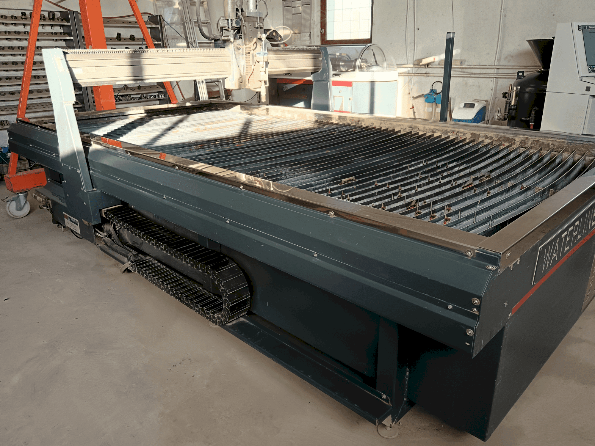 A Waterjet Italy WL510 gép elölnézete
