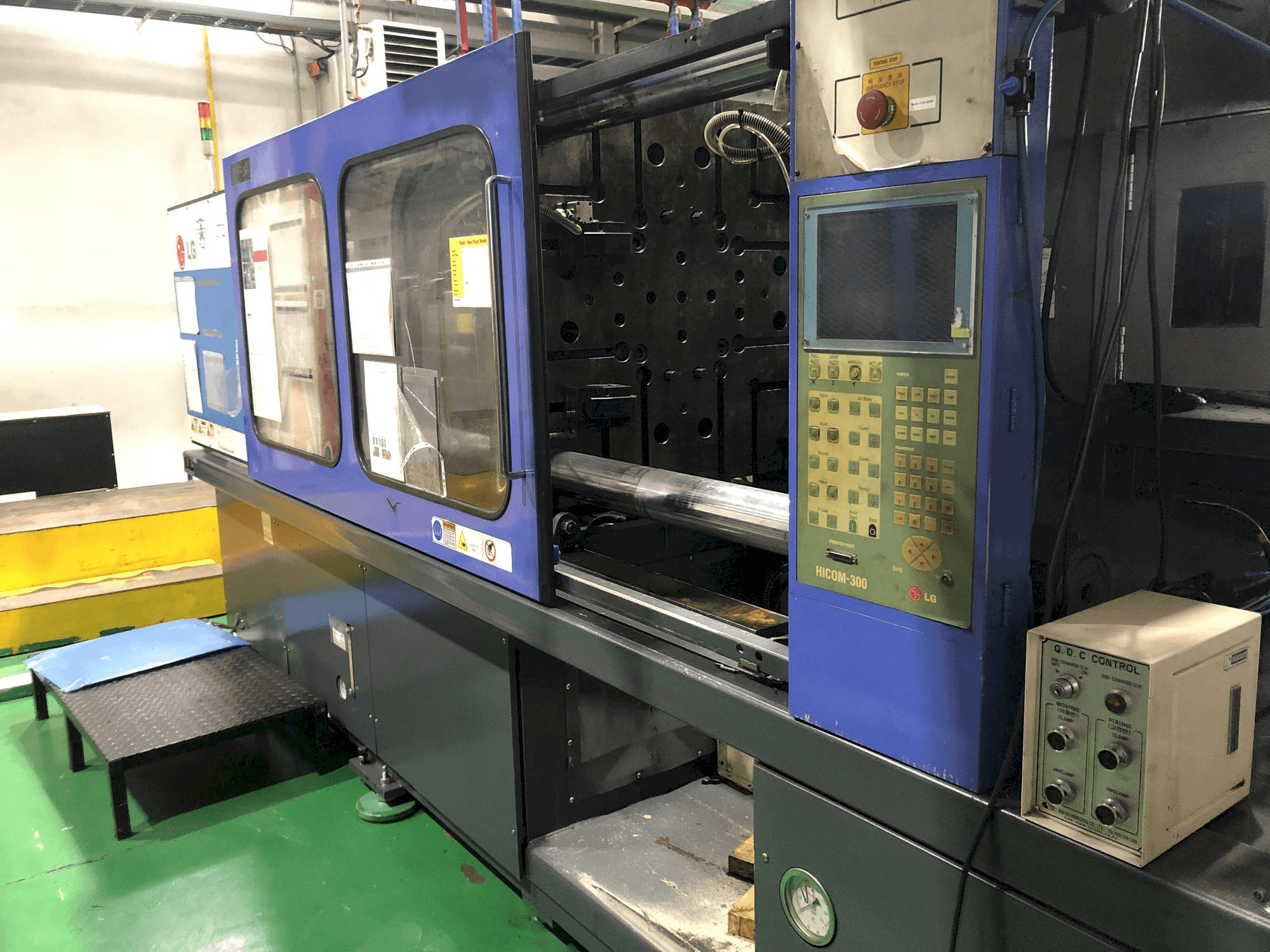 A LG LGH-350N gép elölnézete