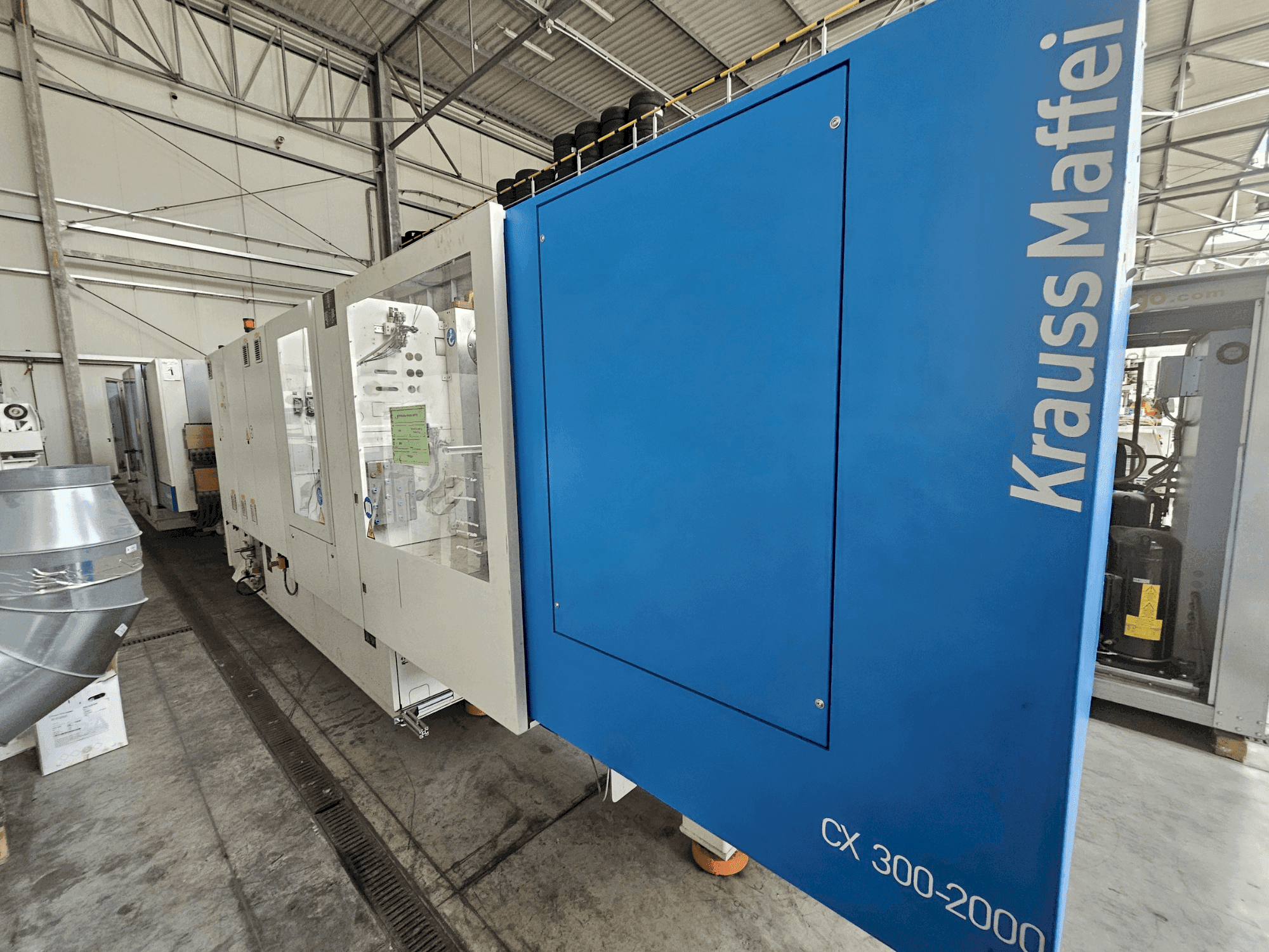 A Krauss Maffei 300-2000 CX gép elölnézete