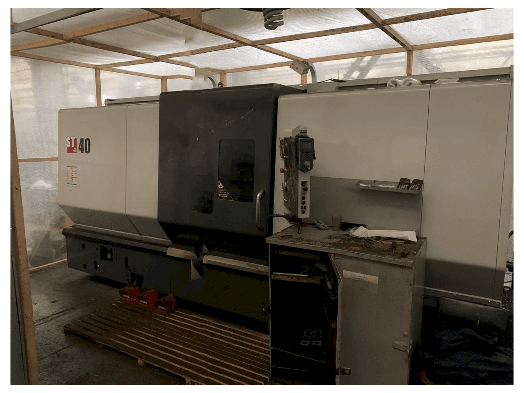 A HAAS ST-40 gép elölnézete