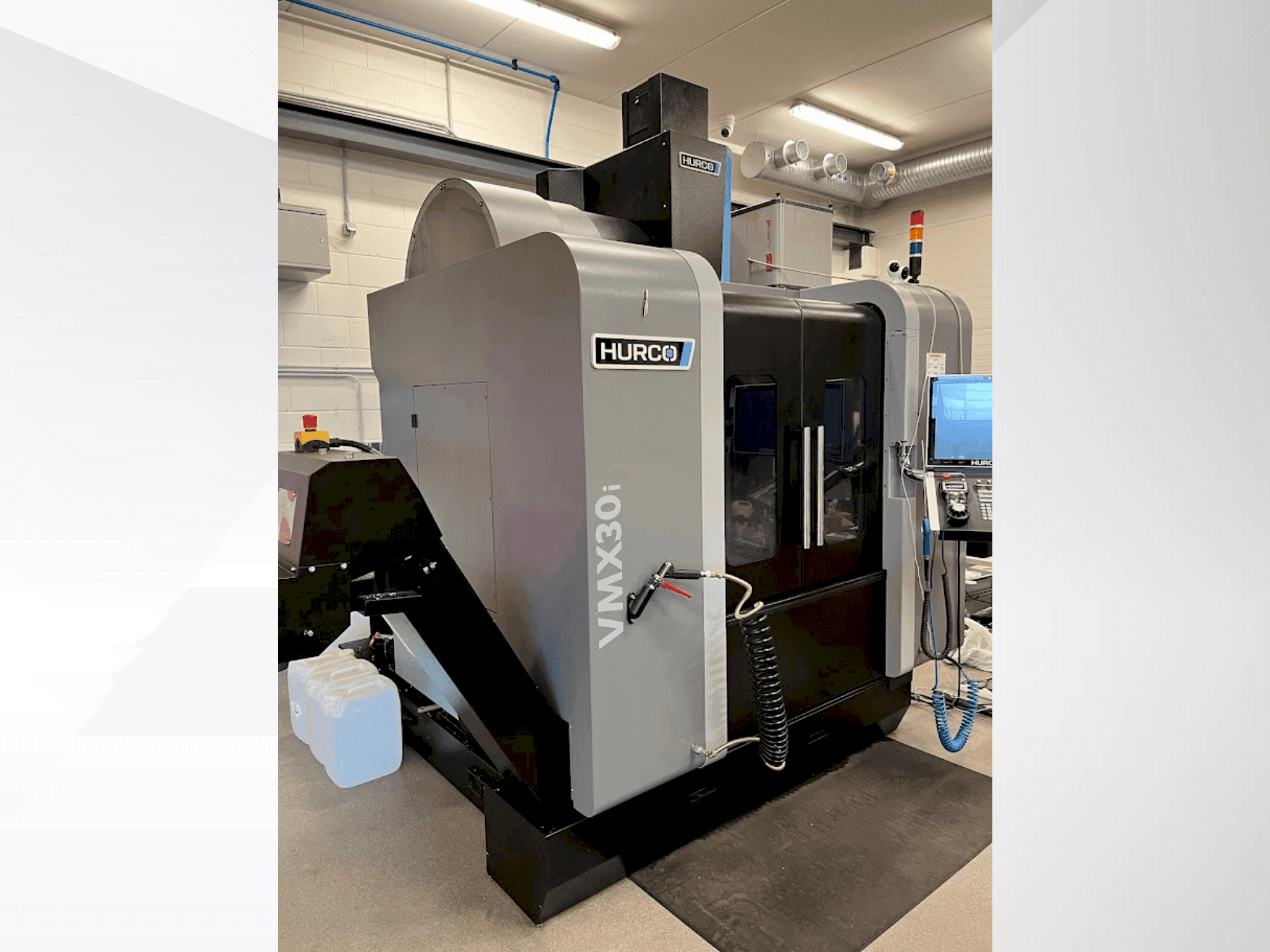 A Hurco VMX30i gép elölnézete