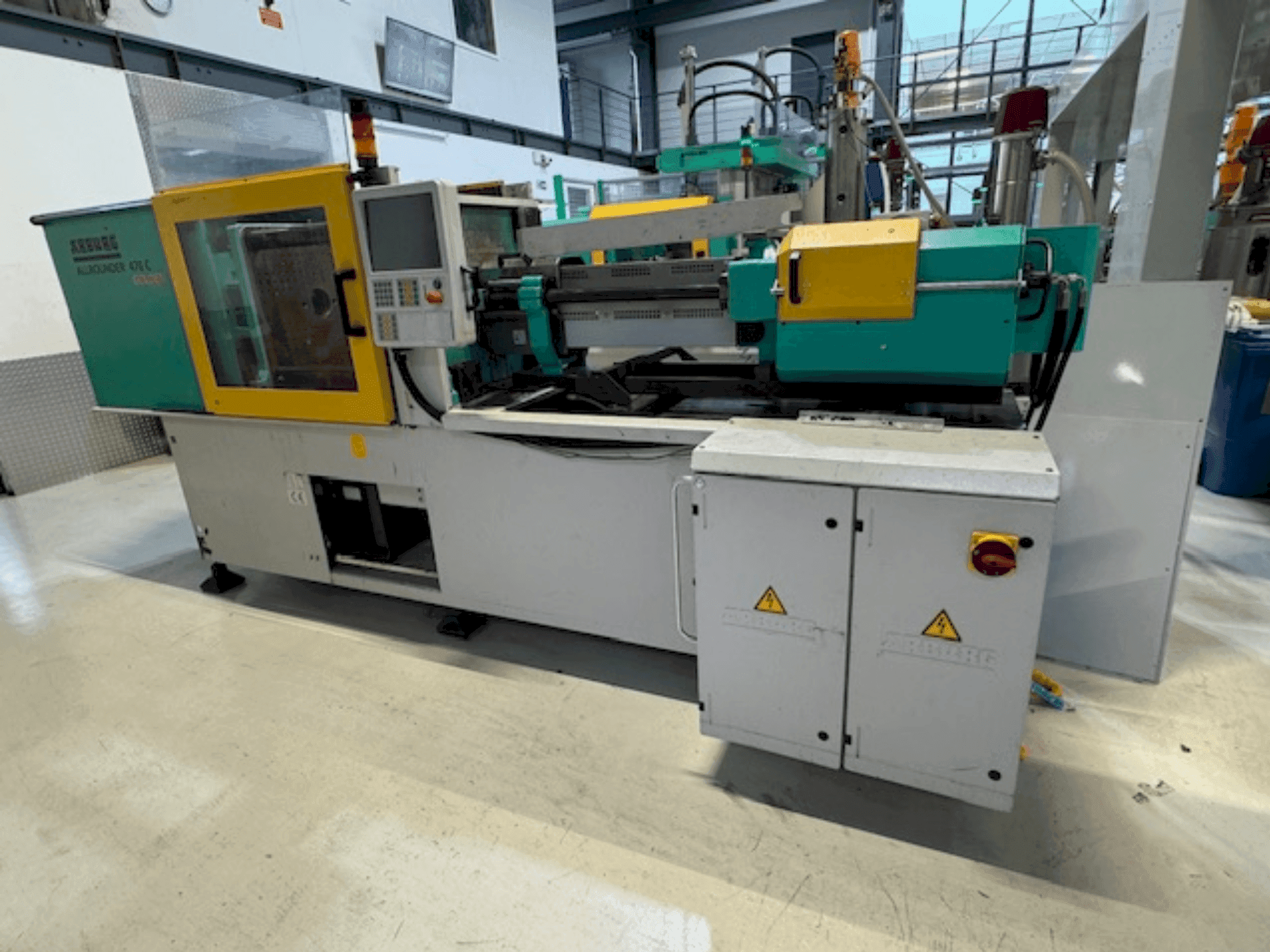 A Arburg A470 C 1500-400 gép elölnézete